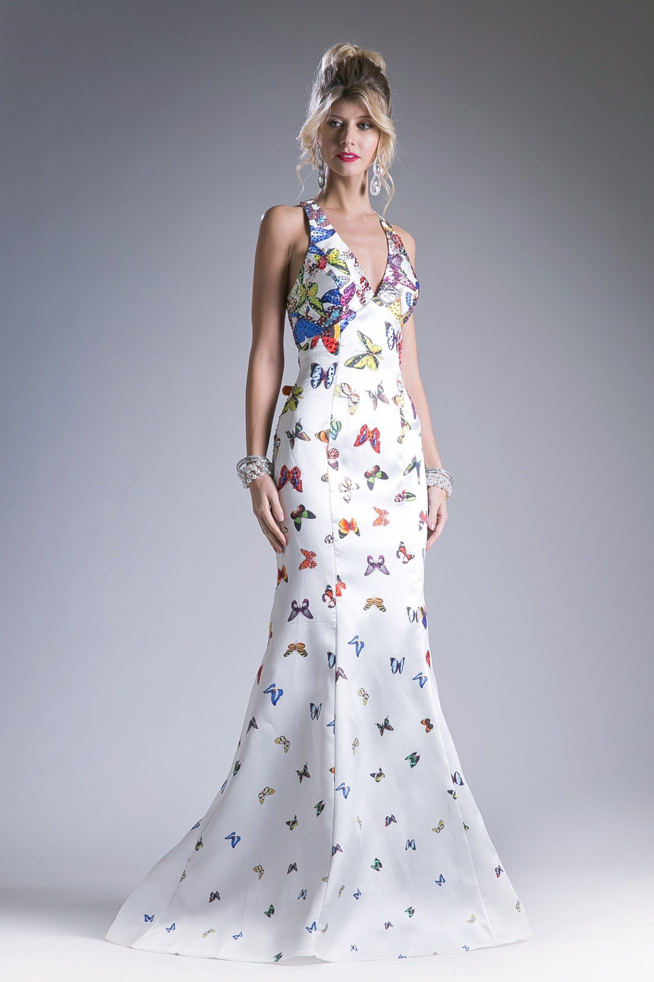 Robe décolleté plongeant en V et sans manches