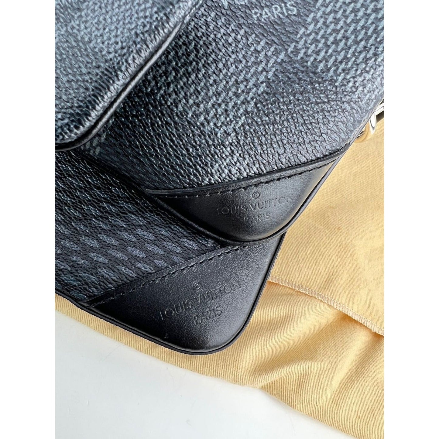 LOUIS VUITTON Trio Messenger Damier Graphite Men's Bag