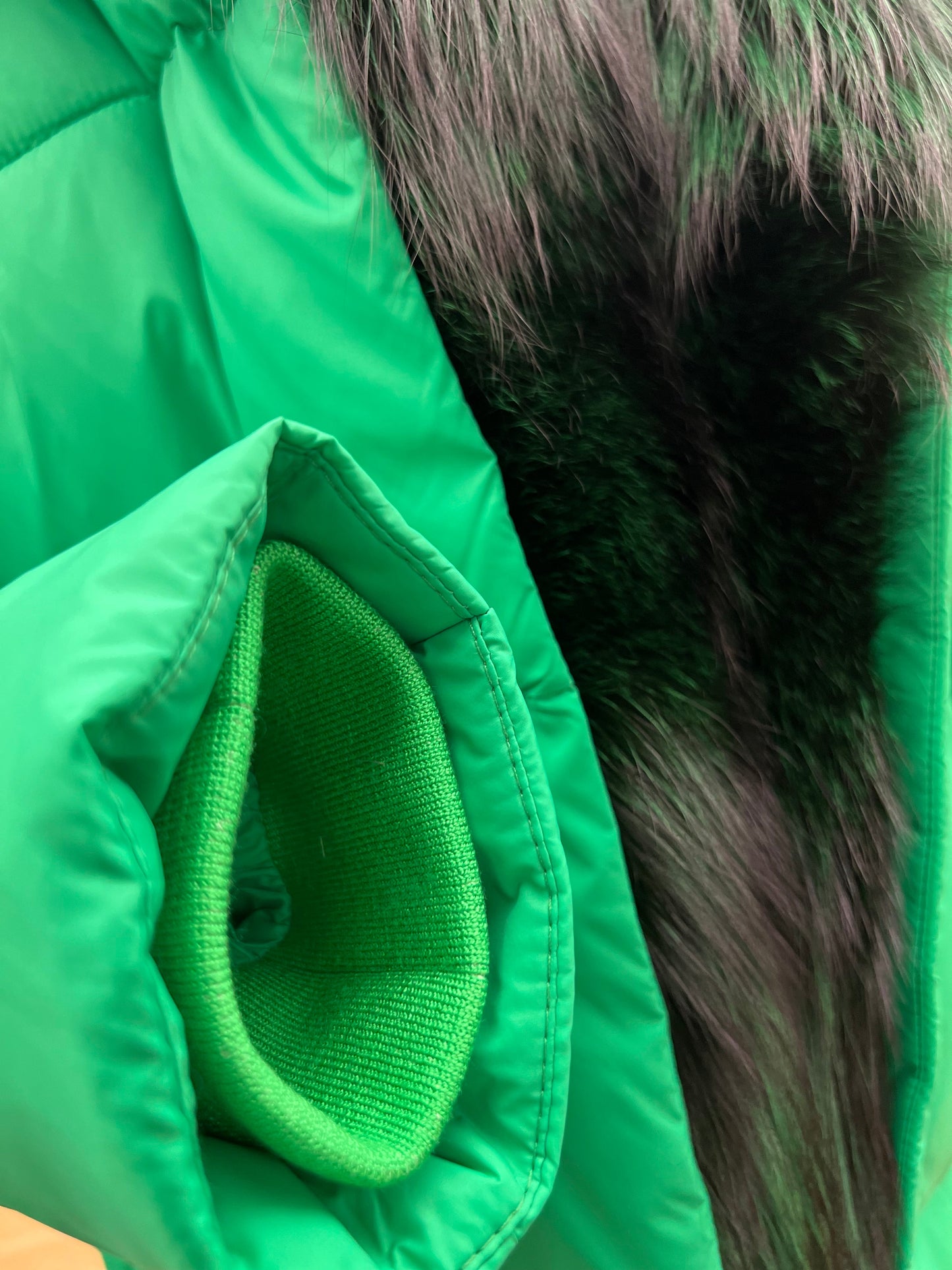 Parka en duvet et fourrure de renard argenté véritable