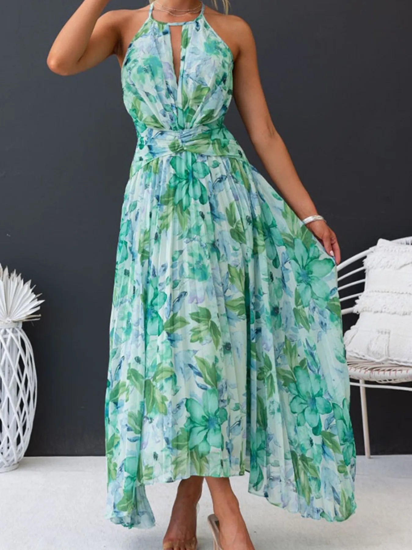 Printed Sleeveless Pleated Dress