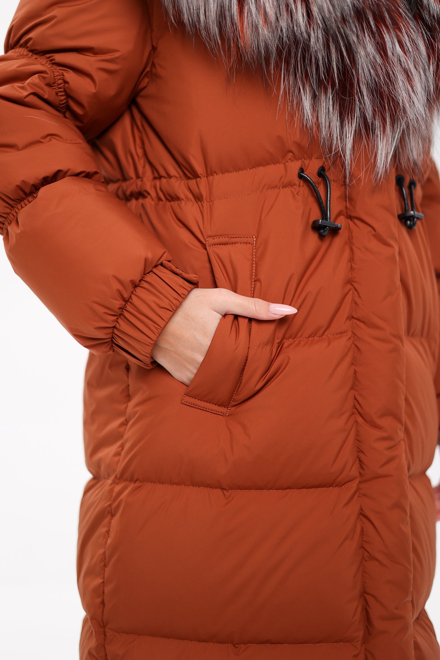 Manteau en duvet et capuche entièrement doublé en véritable renard argenté