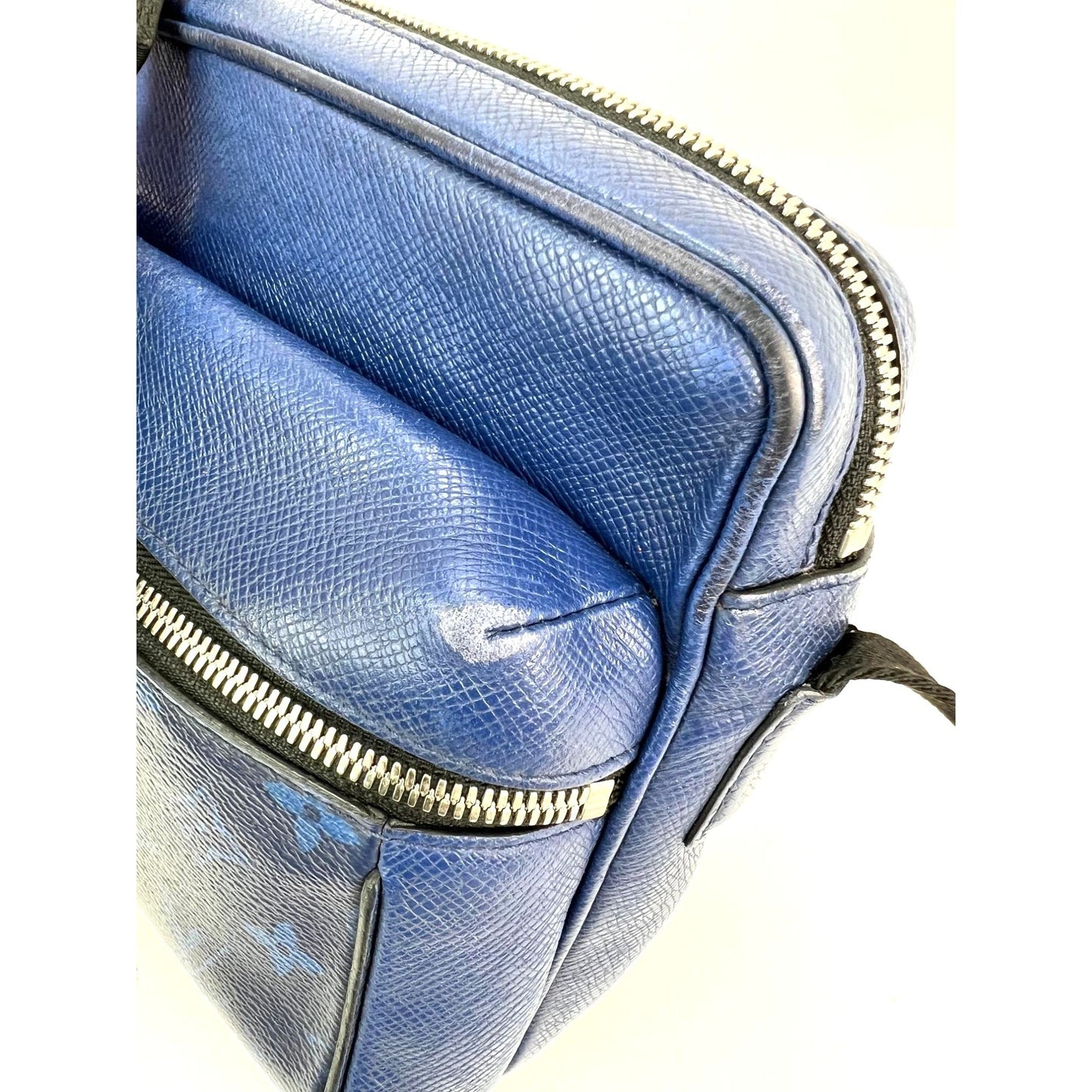 LOUIS VUITTON Taigarama Outdoor Blue Messenger Bag