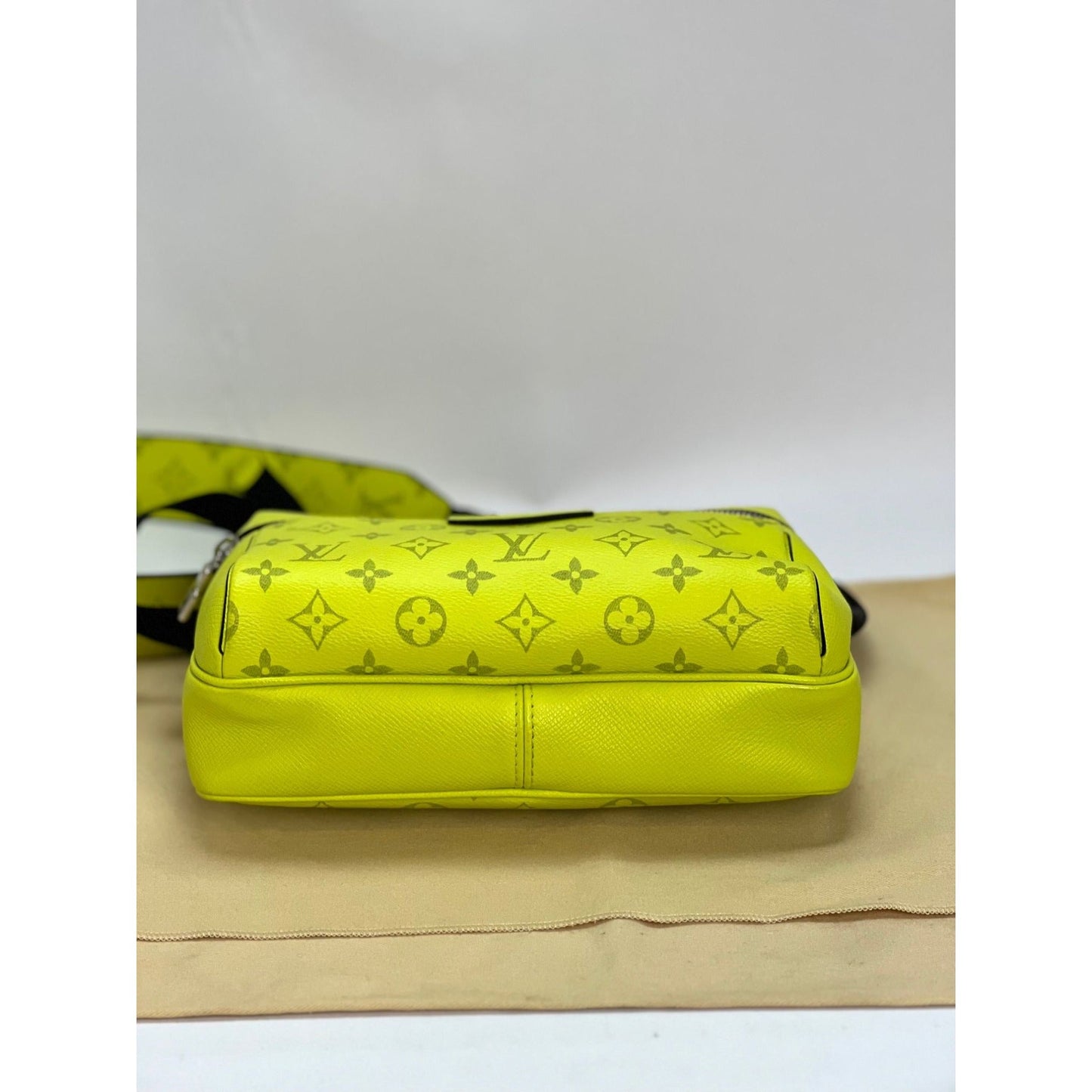 LOUIS VUITTON Taigarama Outdoor Messenger Yellow Bag