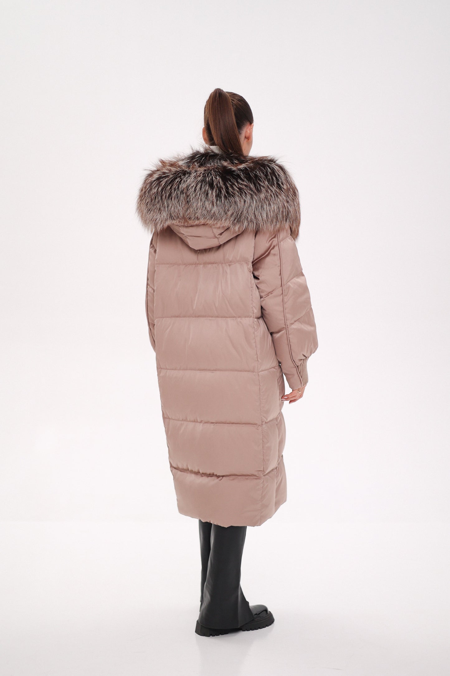 Manteau en duvet entièrement doublé à capuche Rei Silver Fox en blush