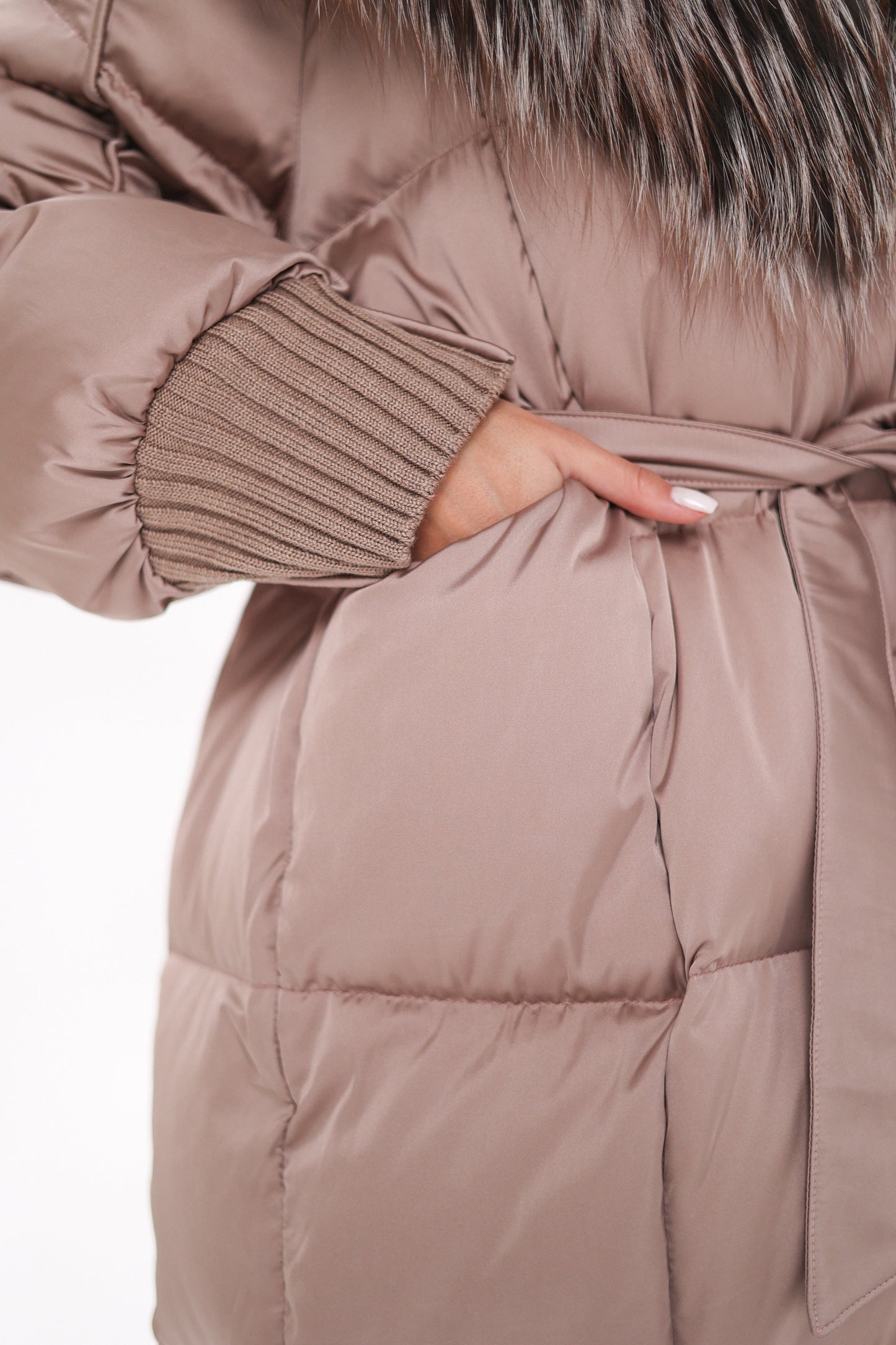 Manteau en duvet entièrement doublé à capuche Rei Silver Fox en blush