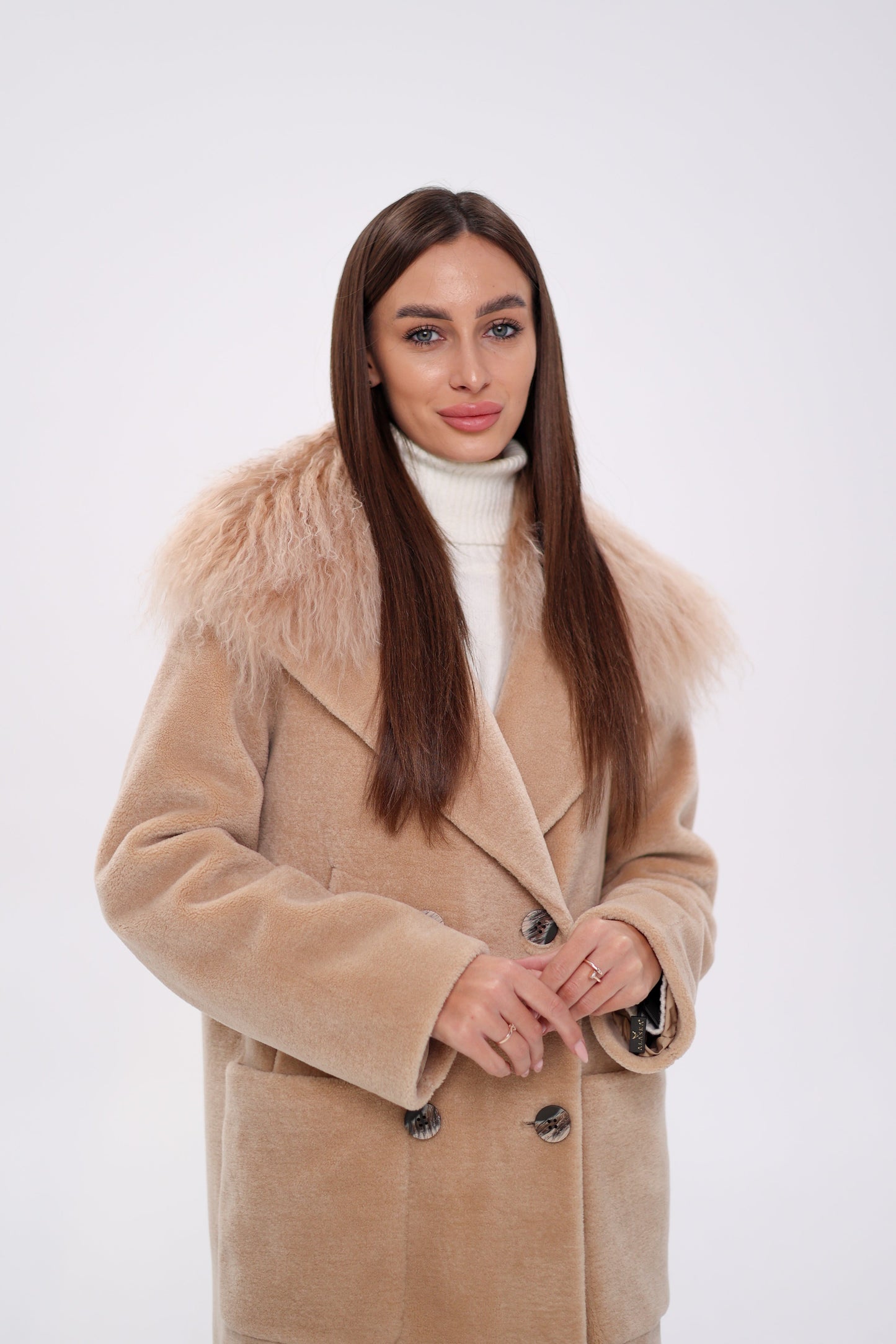 Manteau en laine vierge et fourrure de lama véritable