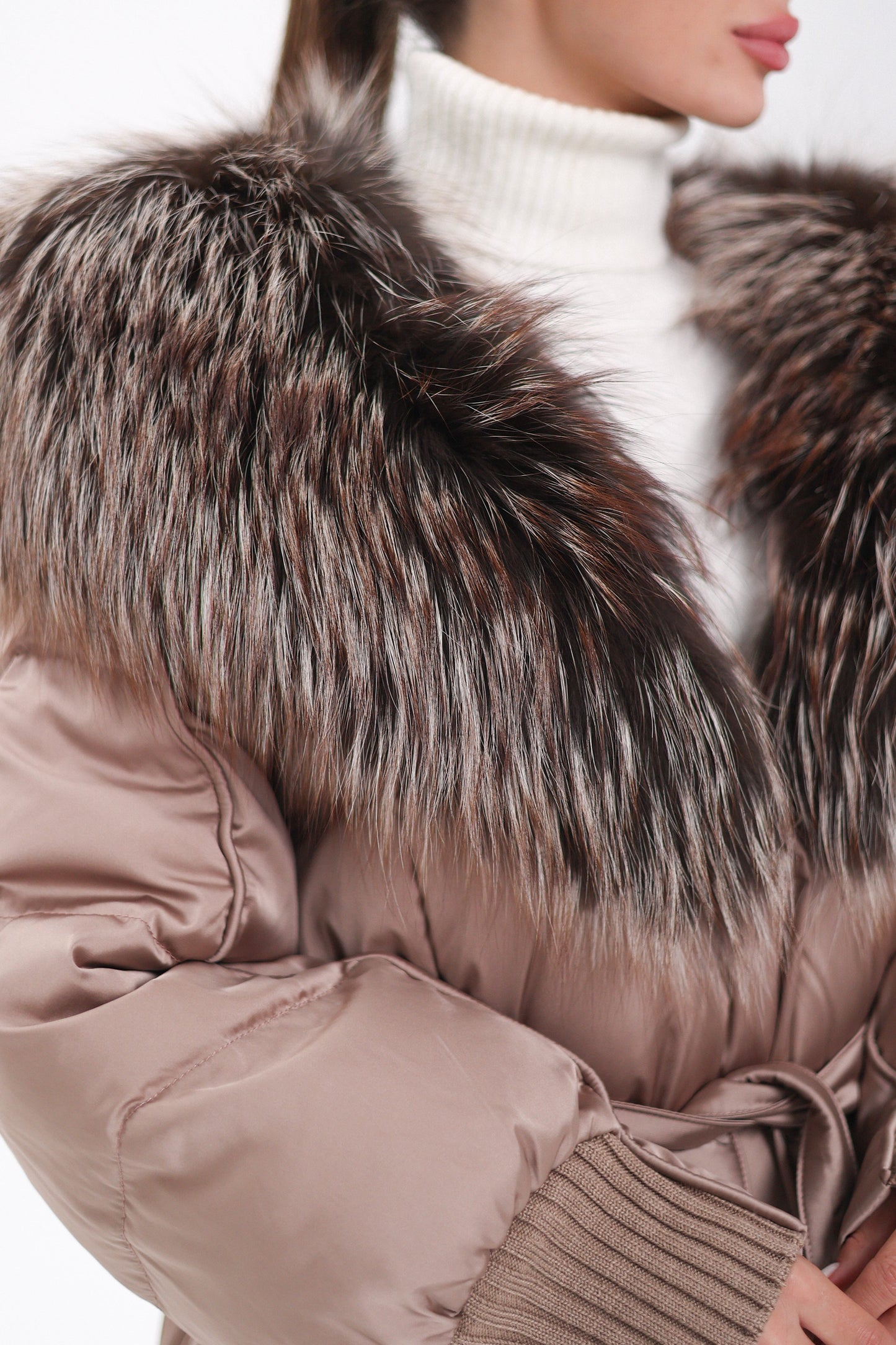 Manteau en duvet entièrement doublé à capuche Rei Silver Fox en blush