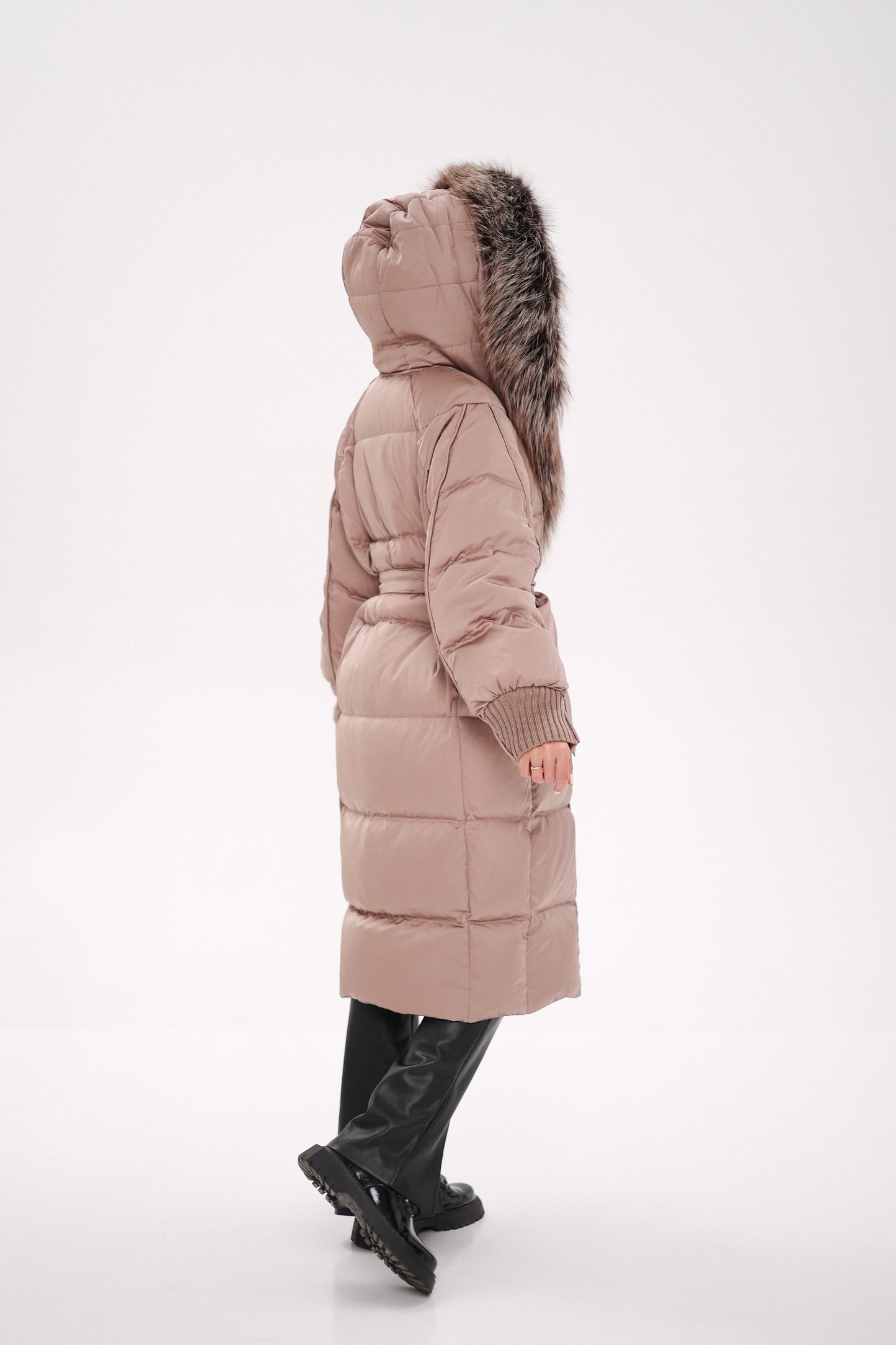 Manteau en duvet entièrement doublé à capuche Rei Silver Fox en blush