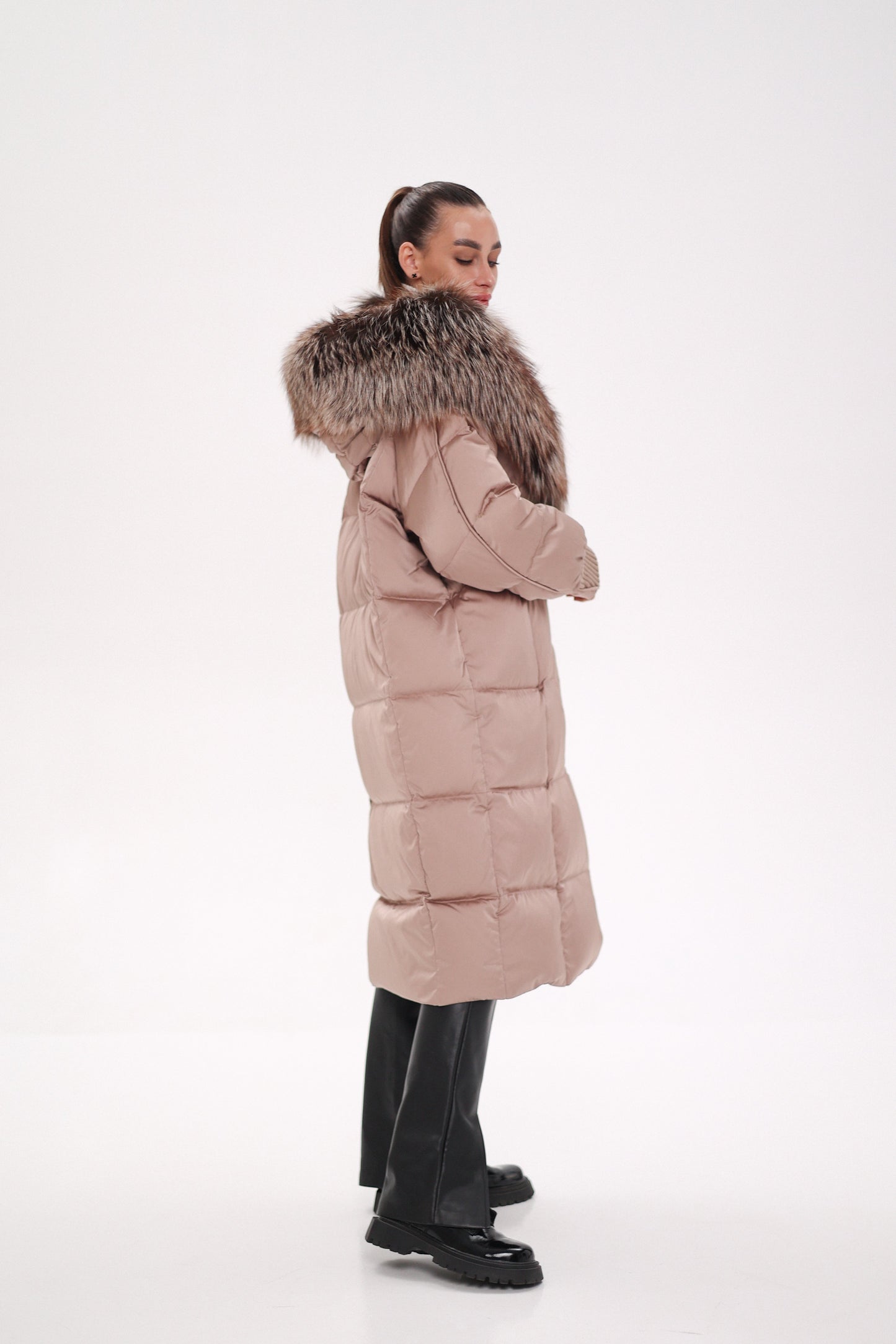 Manteau en duvet entièrement doublé à capuche Rei Silver Fox en blush