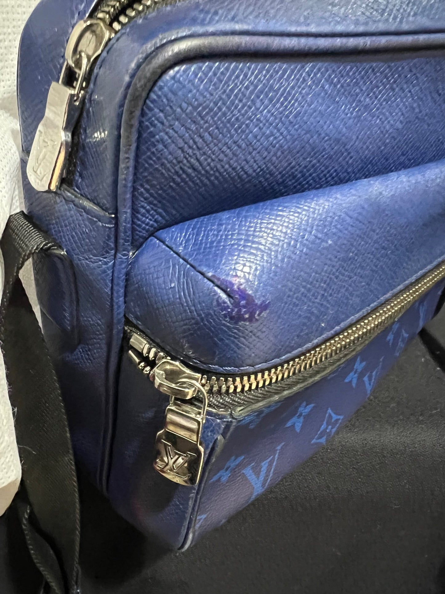 LOUIS VUITTON Taigarama Outdoor Blue Messenger Bag