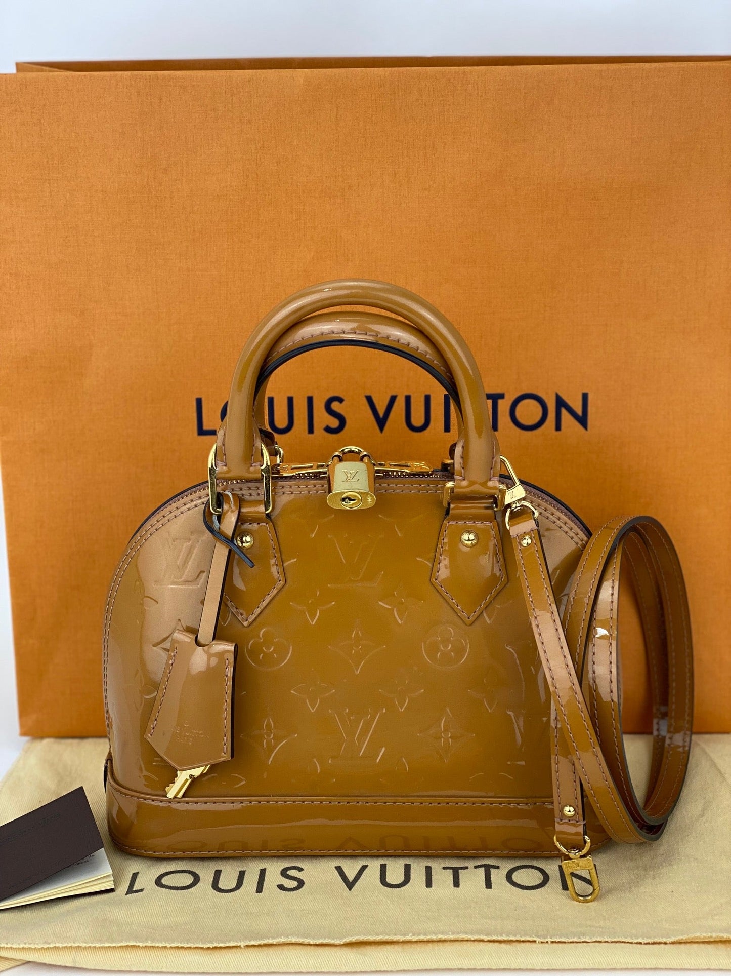 Sac à main Louis Vuitton Vernis Alma BB Rose Velours M91585 d'occasion
