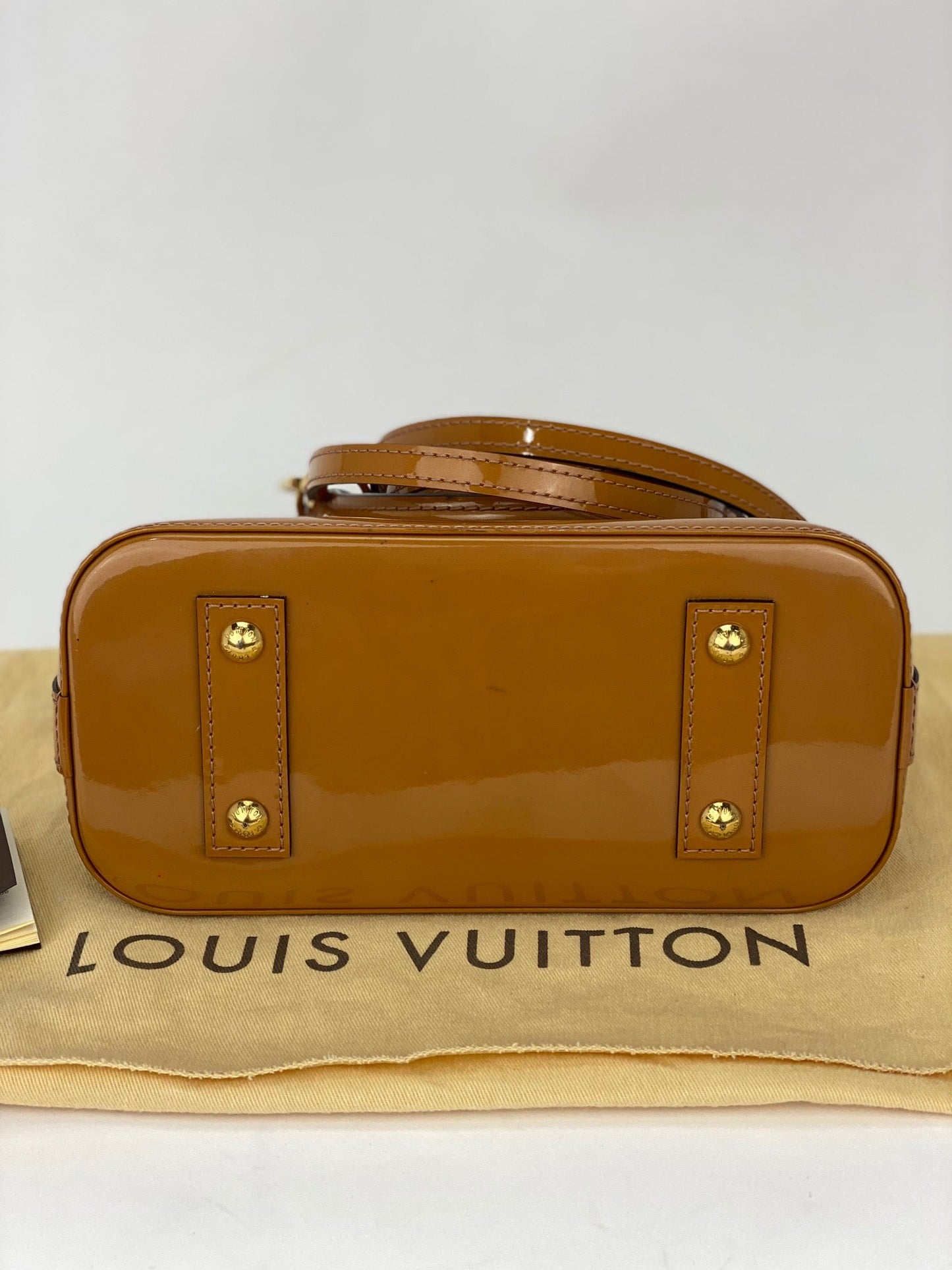 Sac à main Louis Vuitton Vernis Alma BB Rose Velours M91585 d'occasion