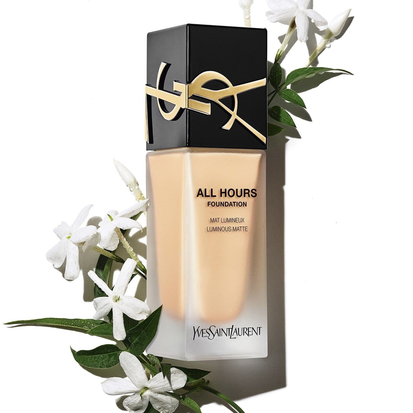 Fond de teint mat scintillant All Hours d'Yves Saint Laurent - LW4