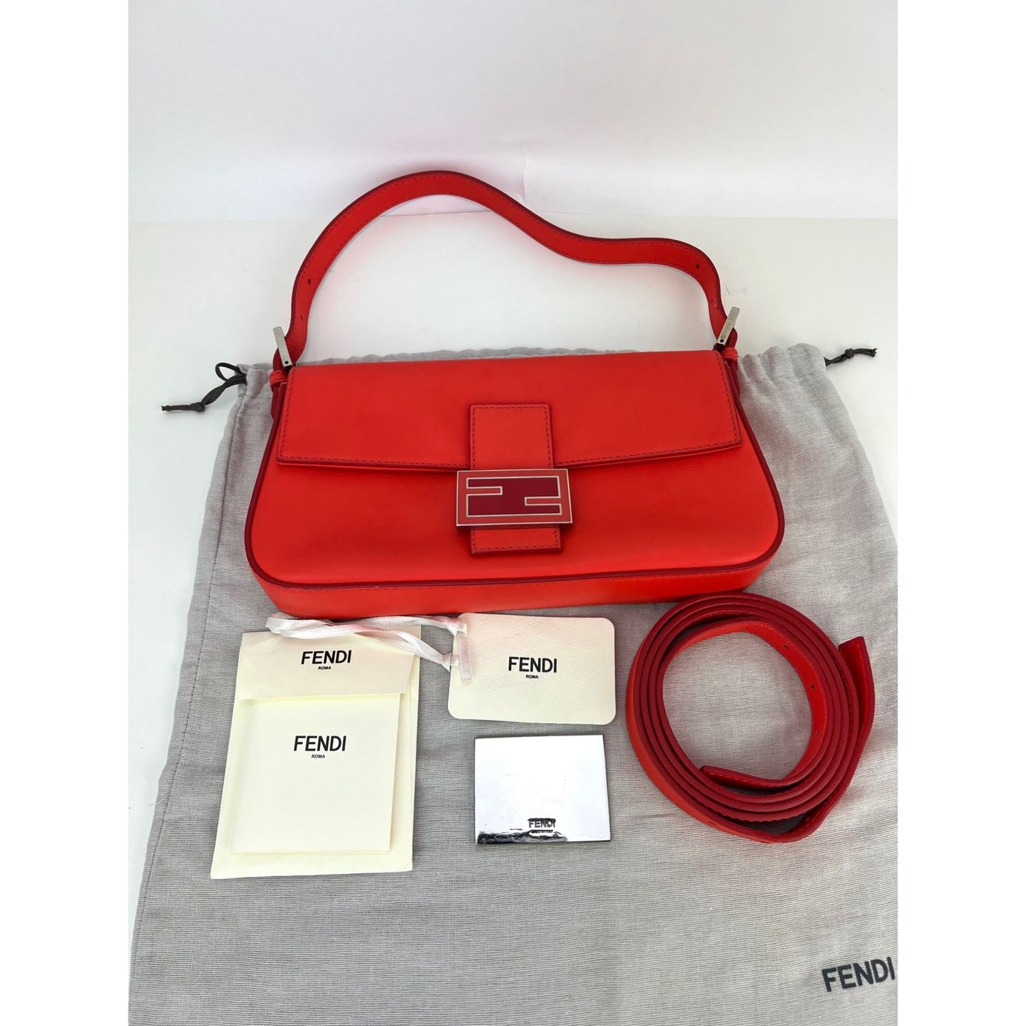 Fendi Vitello Baguette Papavero Sac à main à bandoulière