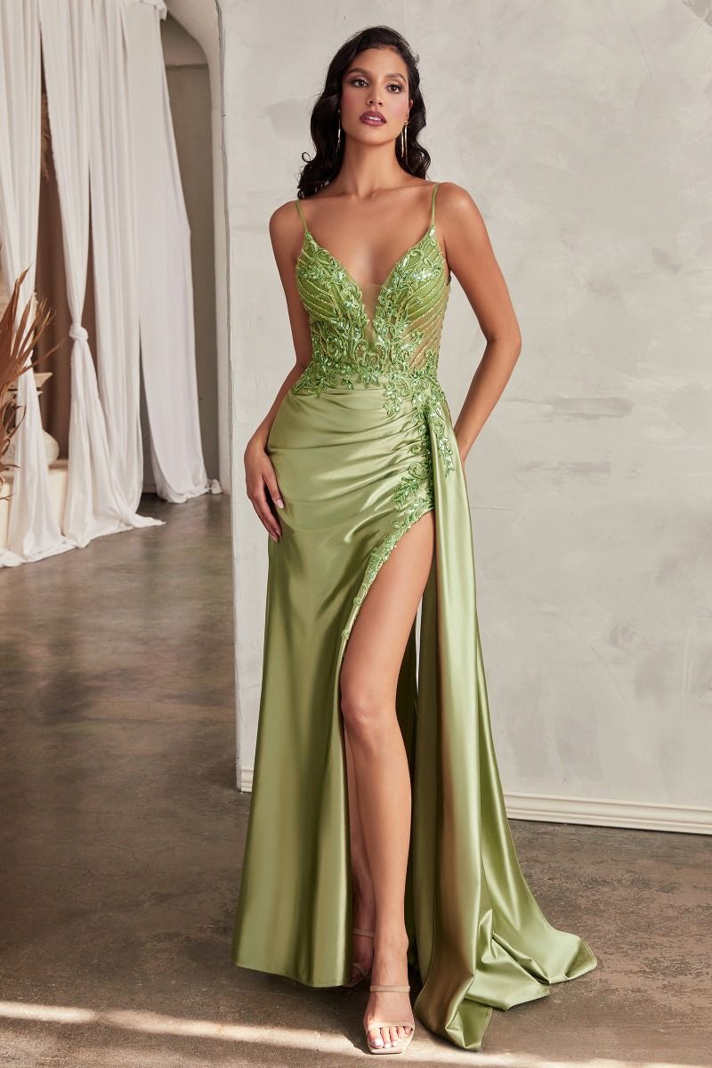Robe ajustée en satin avec ceinture et détails en dentelle