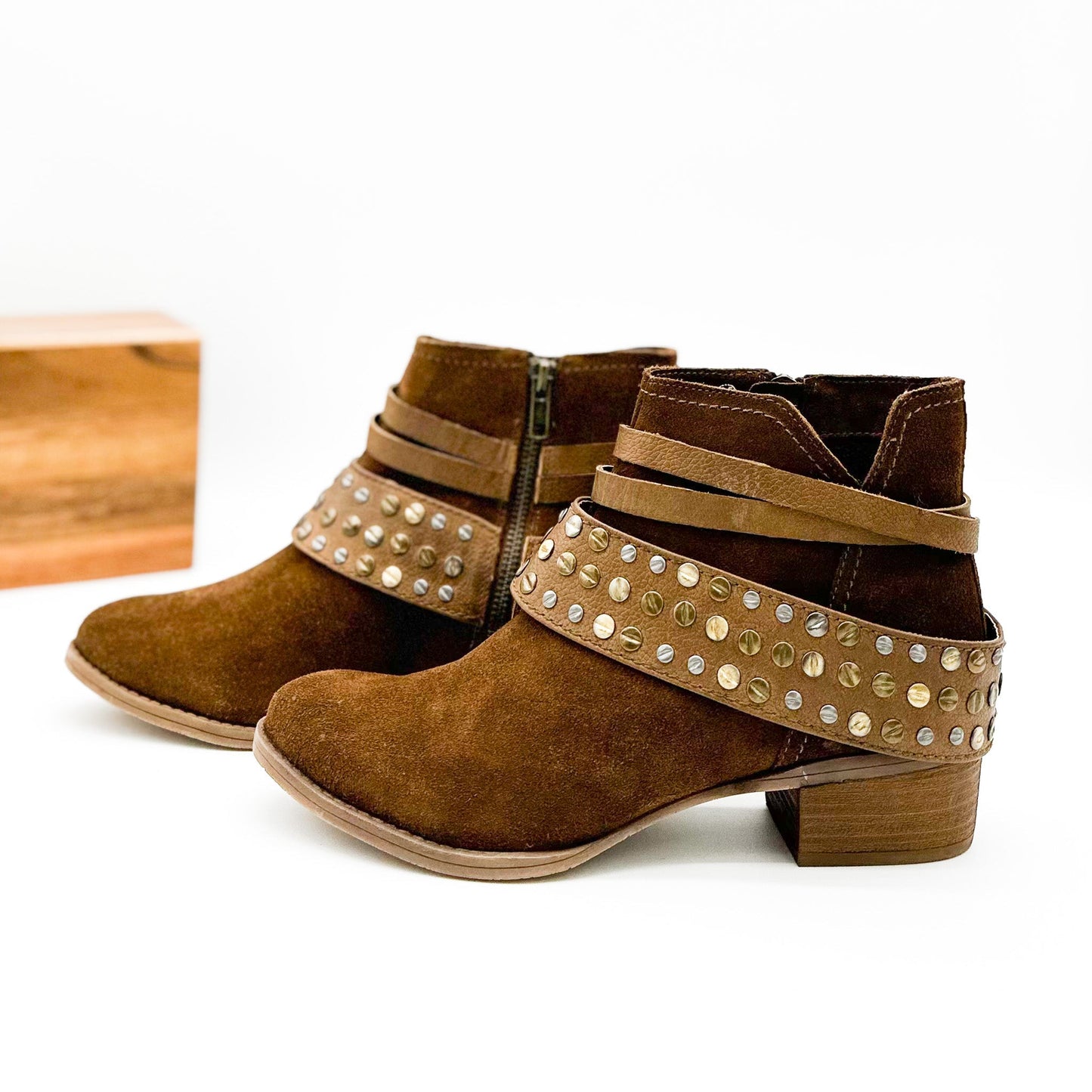 Bottines cramoisies en beige
