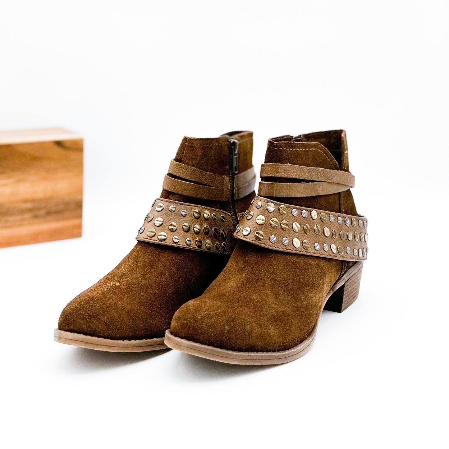 Bottines cramoisies en beige