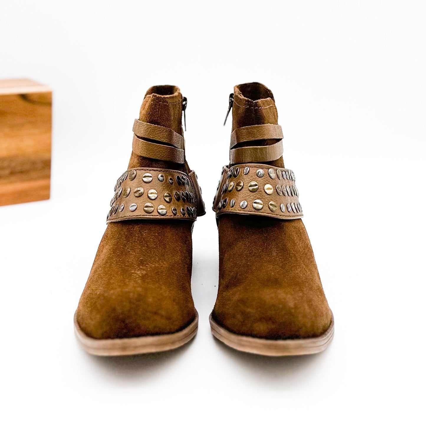 Bottines cramoisies en beige