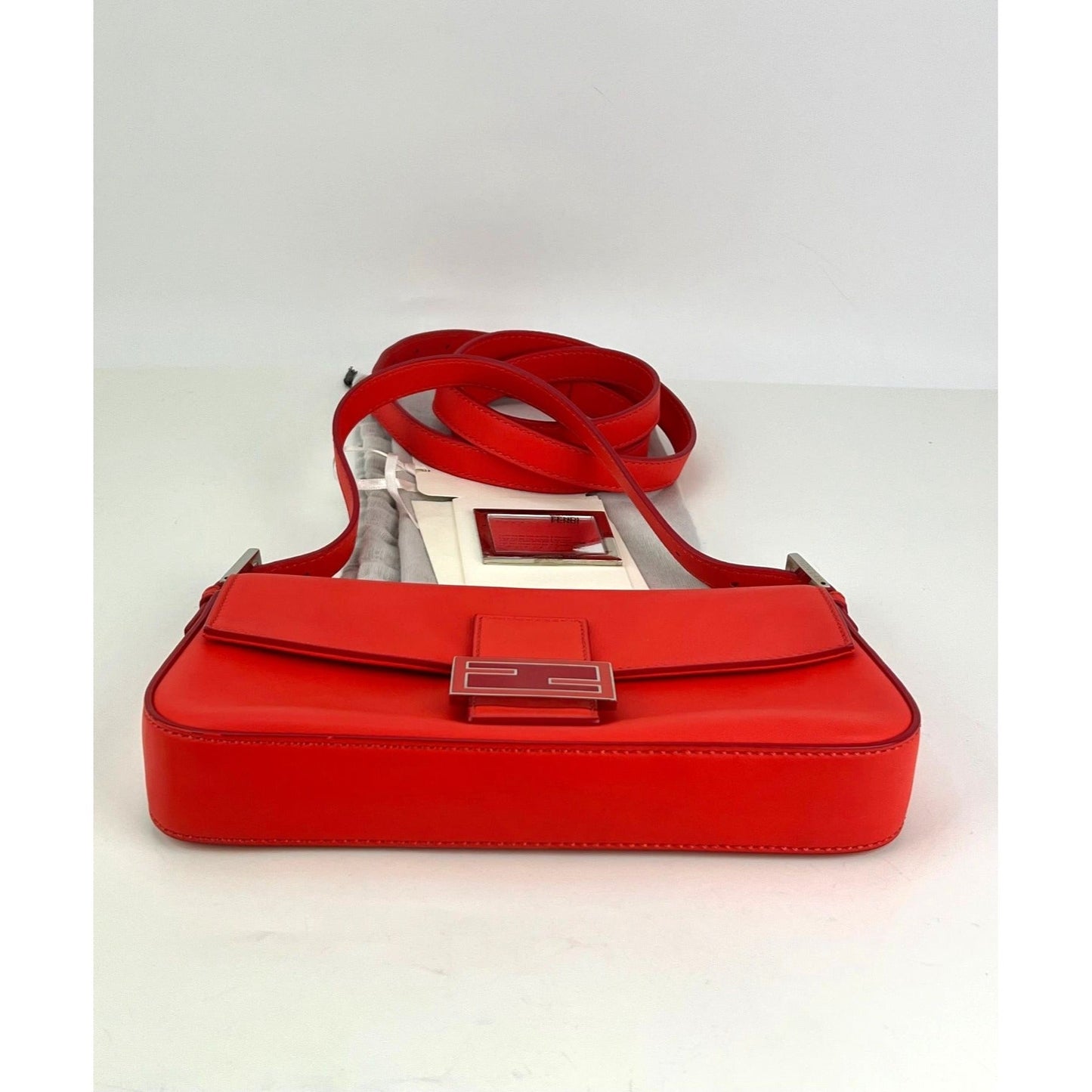 Fendi Vitello Baguette Papavero Sac à main à bandoulière