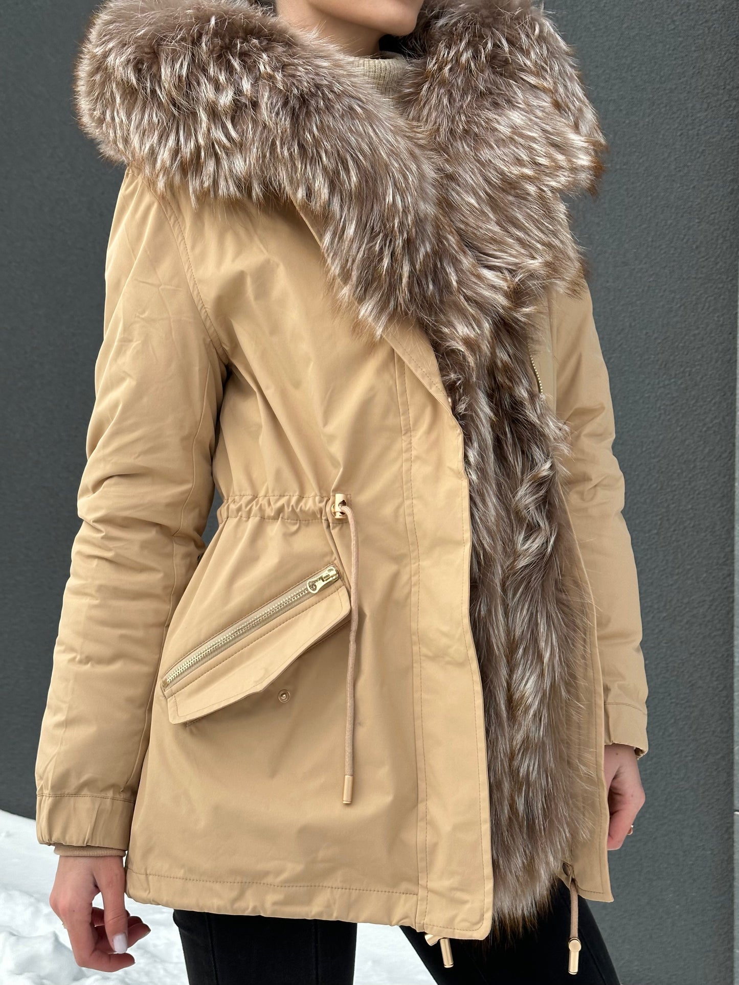 Parka en véritable fourrure argentée avec isolation en fourrure de lapin