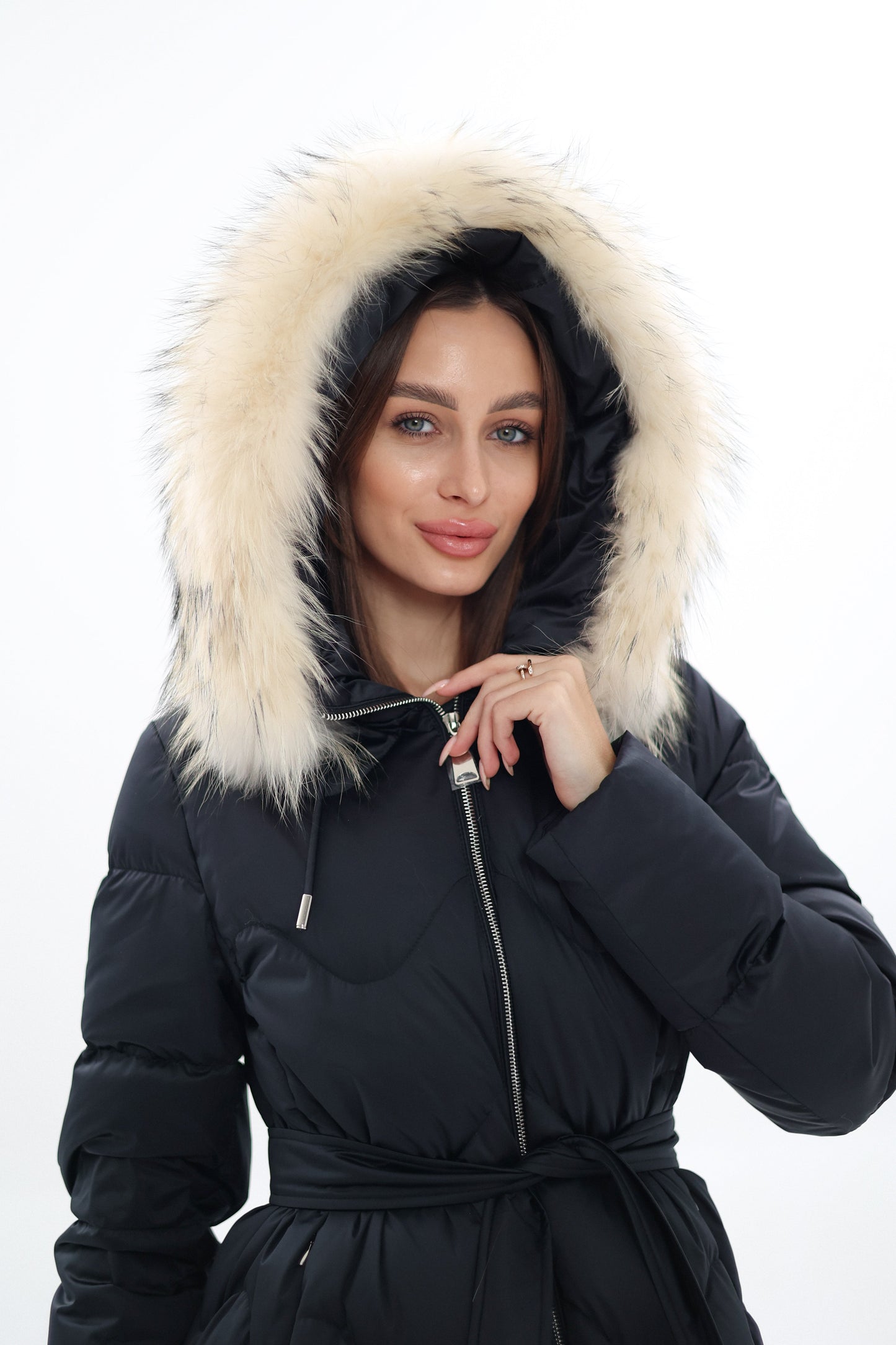 Manteau en duvet avec bordure en fourrure véritable