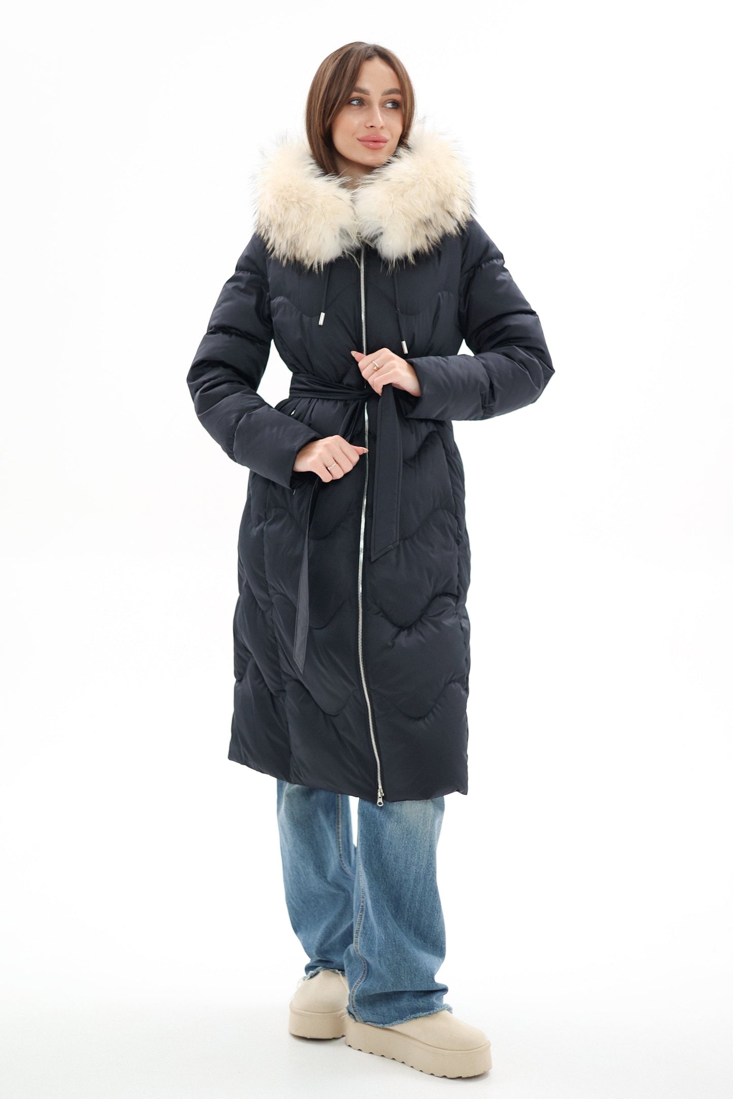 Manteau en duvet avec bordure en fourrure véritable