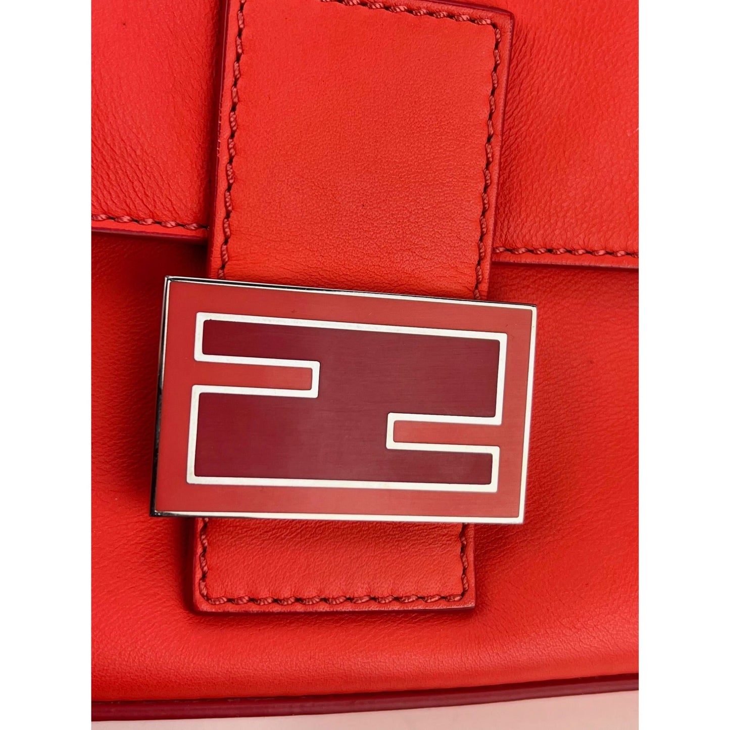 Fendi Vitello Baguette Papavero Sac à main à bandoulière