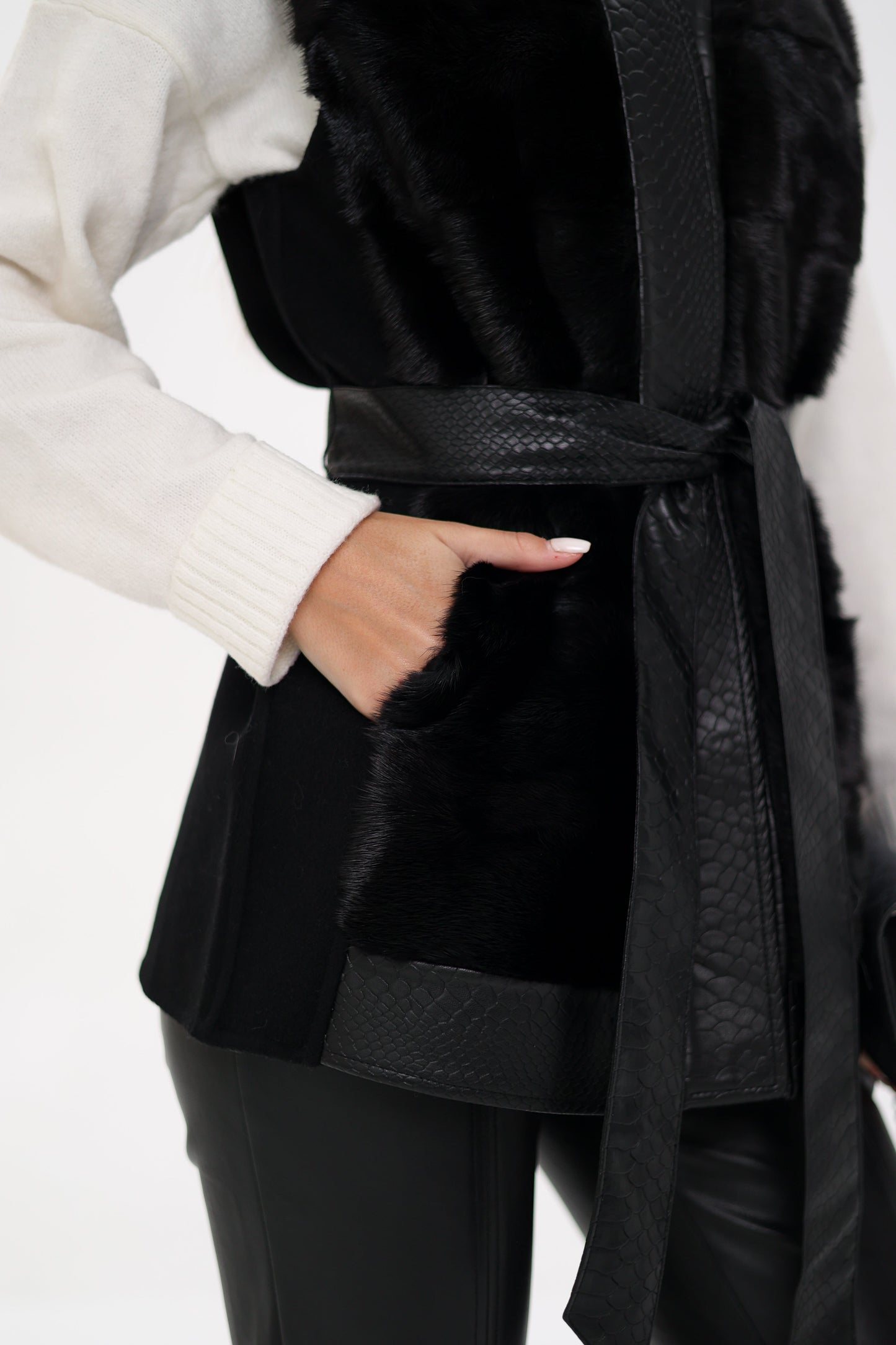 Gilet en laine avec garniture en cuir et fourrure de vison véritable