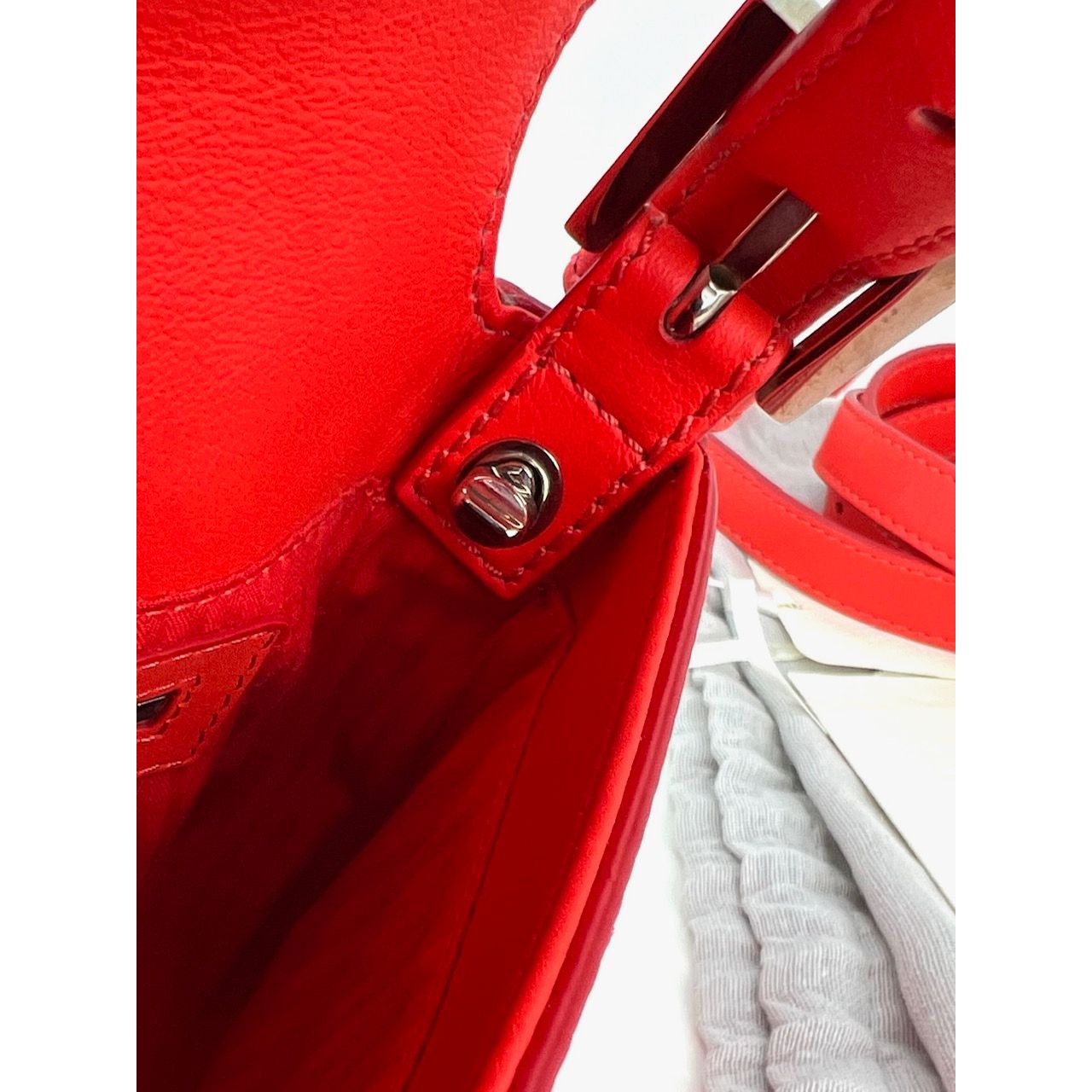 Fendi Vitello Baguette Papavero Sac à main à bandoulière