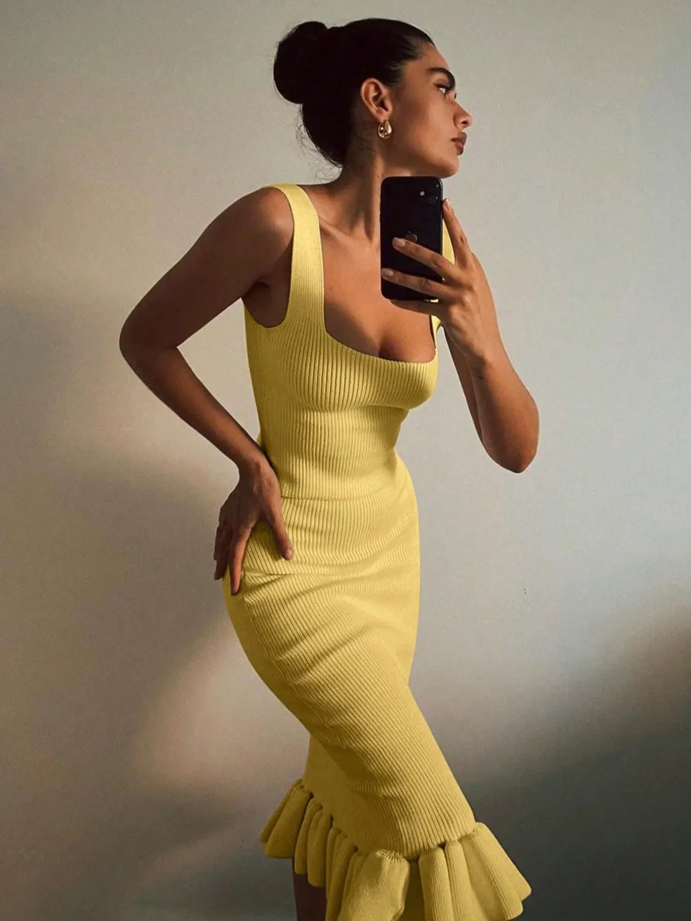 Ribbed Knit Bodycon Mermaid Dress with Ruffle Hem