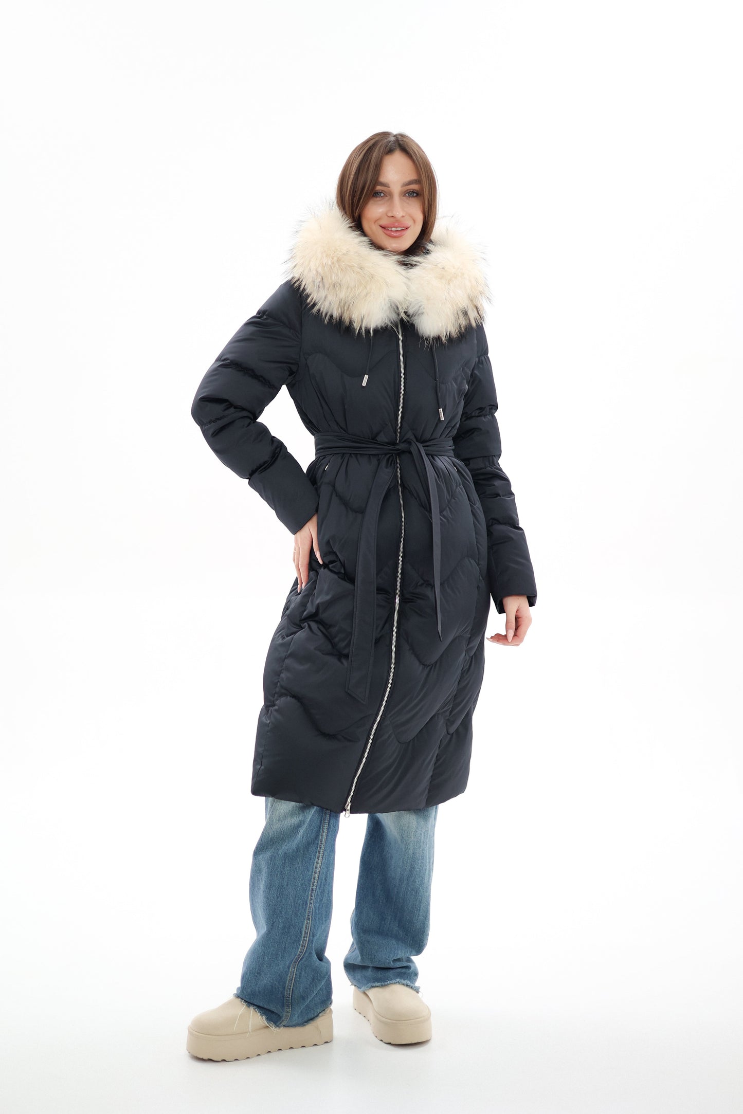 Manteau en duvet avec bordure en fourrure véritable