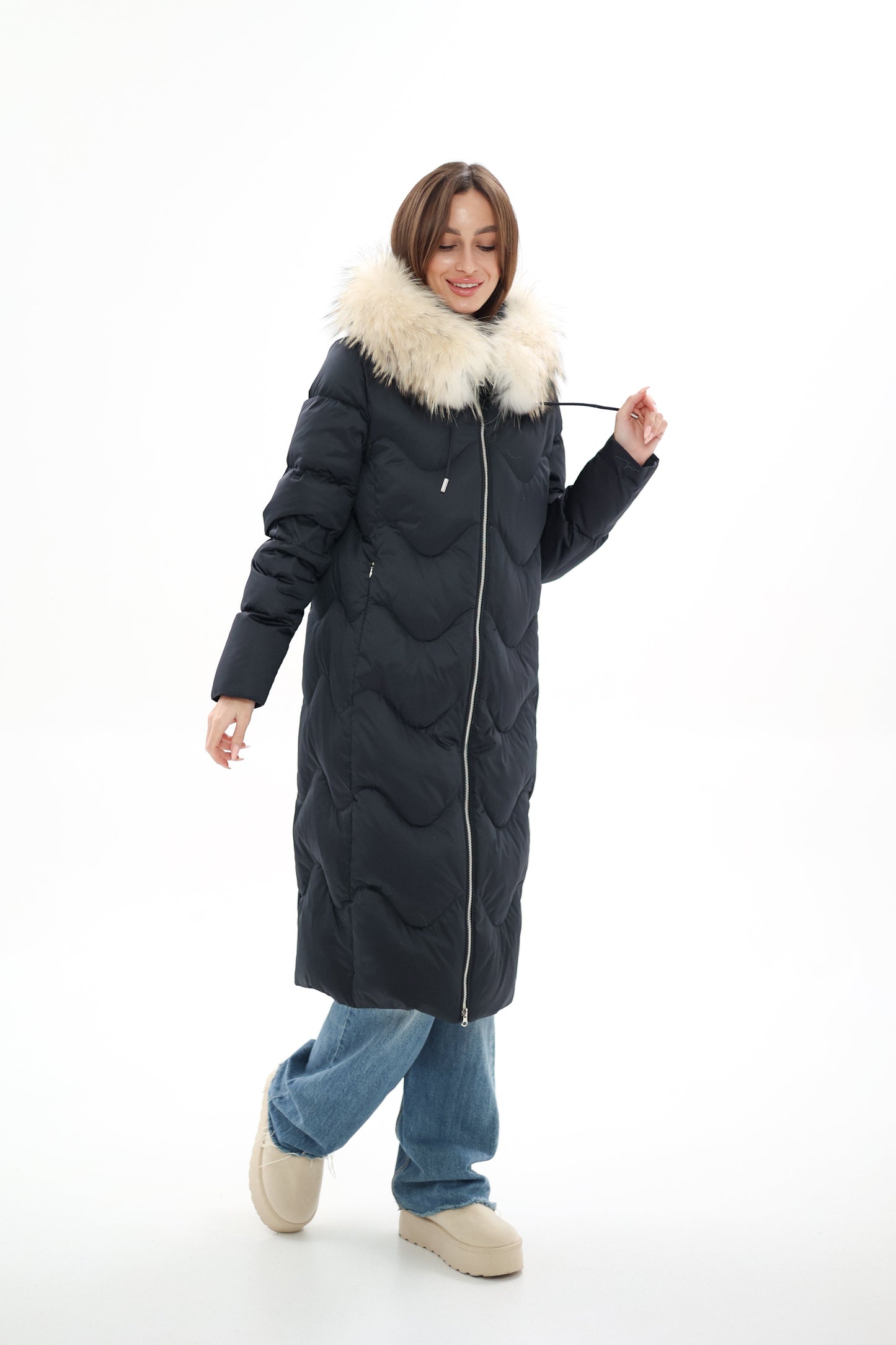 Manteau en duvet avec bordure en fourrure véritable