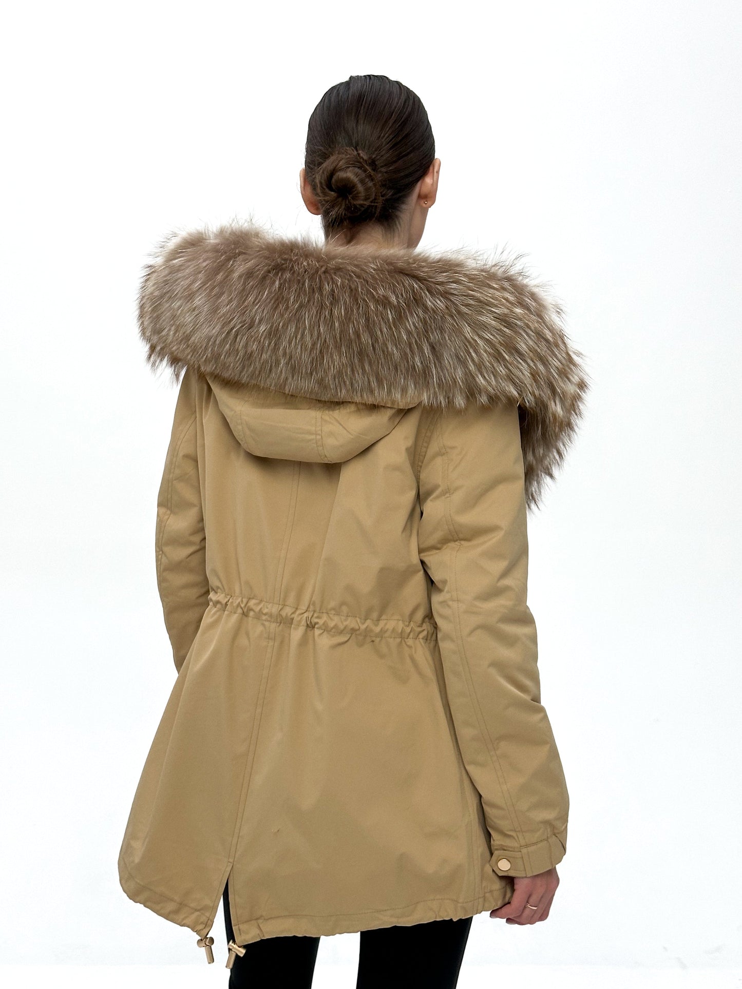 Parka en véritable fourrure argentée avec isolation en fourrure de lapin