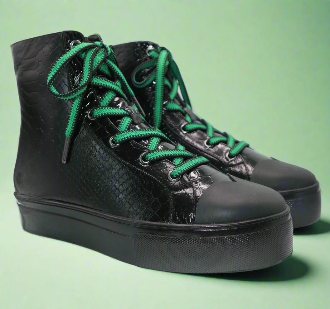 Michaela V Lucra sneakers black