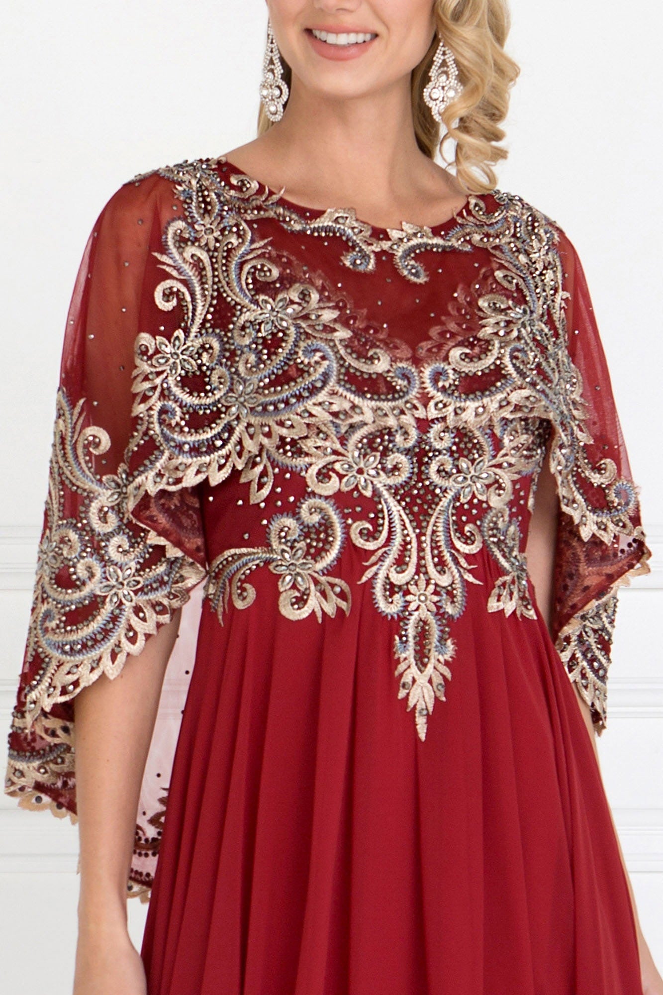 Robe longue trapèze en mousseline avec manches cape brodées