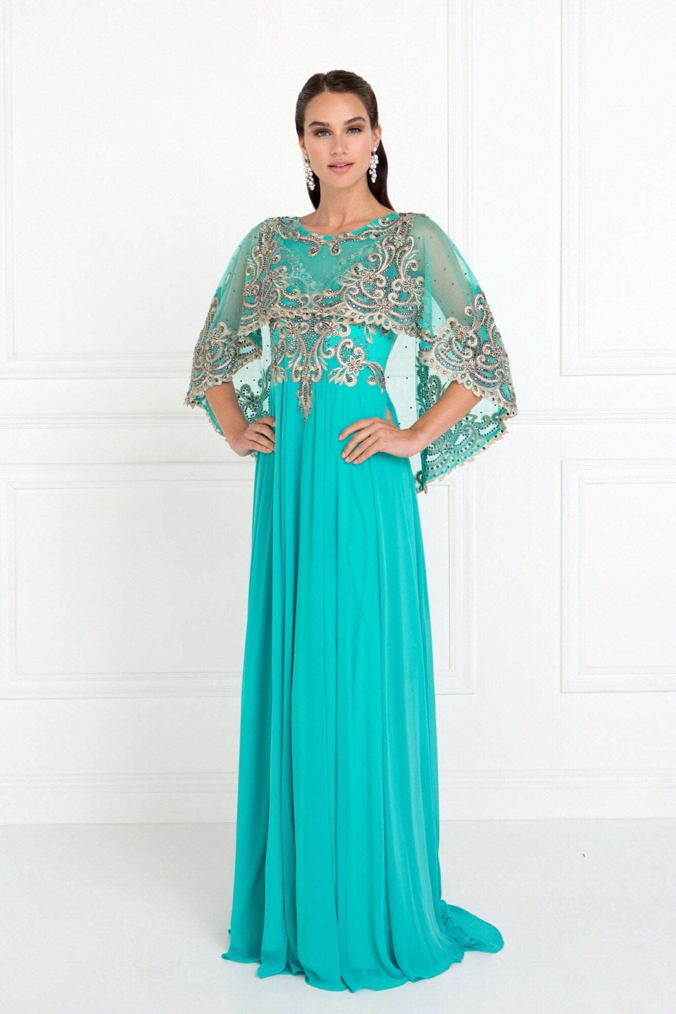 Robe longue trapèze en mousseline avec manches cape brodées