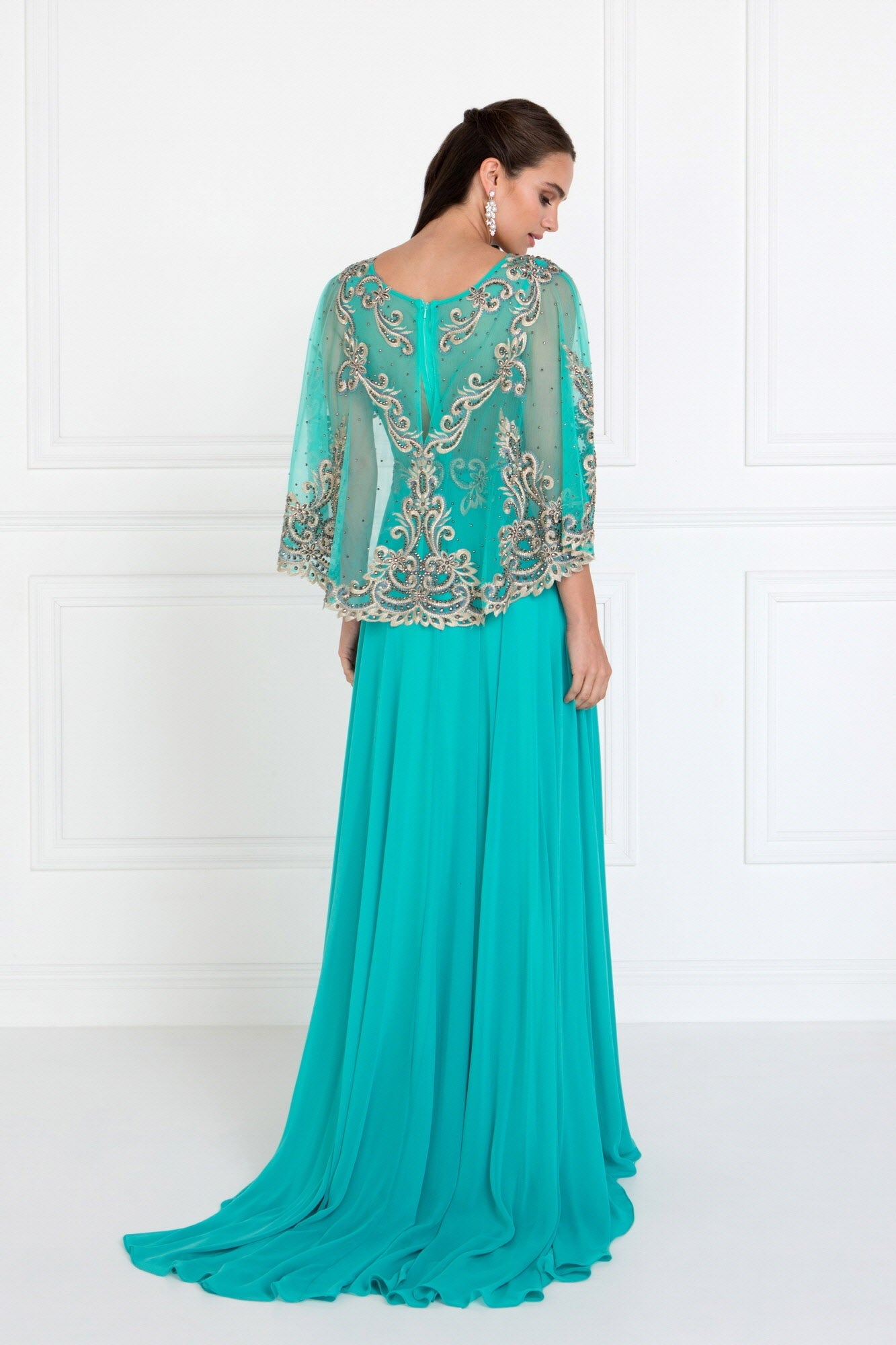 Robe longue trapèze en mousseline avec manches cape brodées