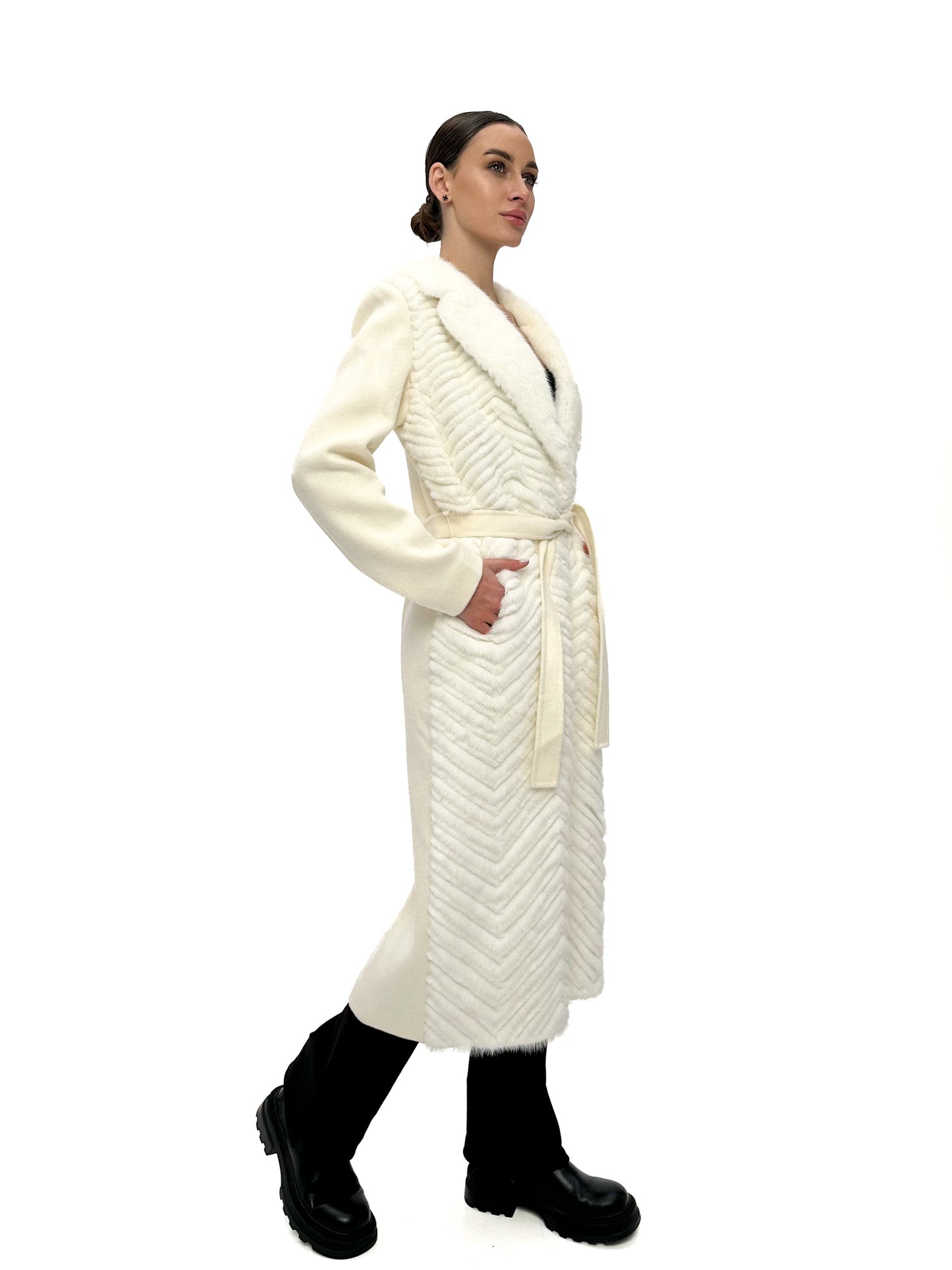 Manteau en laine vierge avec bordure en fourrure de vison véritable et fourrure de rex, blanc