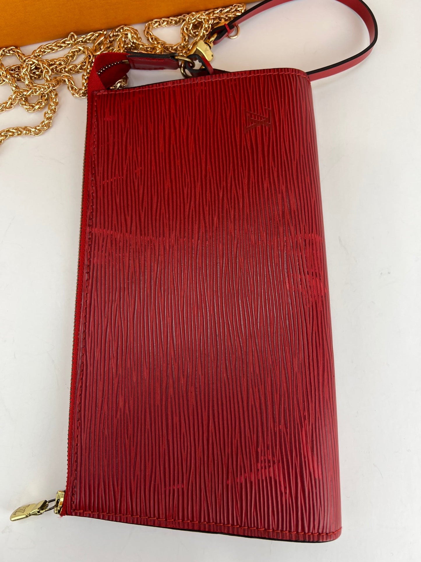 Sac à main Louis Vuitton Epi 24 Pochette Accessories Sac bandoulière en cuir rouge d'occasion