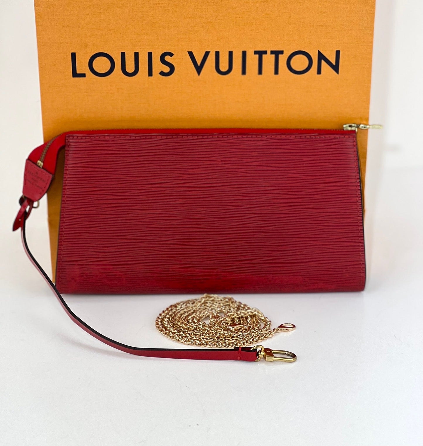 Sac à main Louis Vuitton Epi 24 Pochette Accessories Sac bandoulière en cuir rouge d'occasion