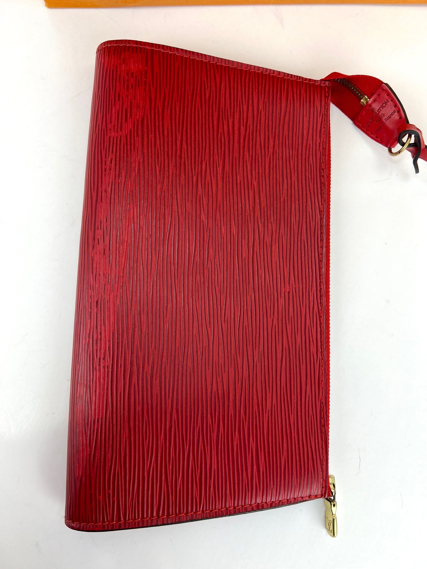 Sac à main Louis Vuitton Epi 24 Pochette Accessories Sac bandoulière en cuir rouge d'occasion