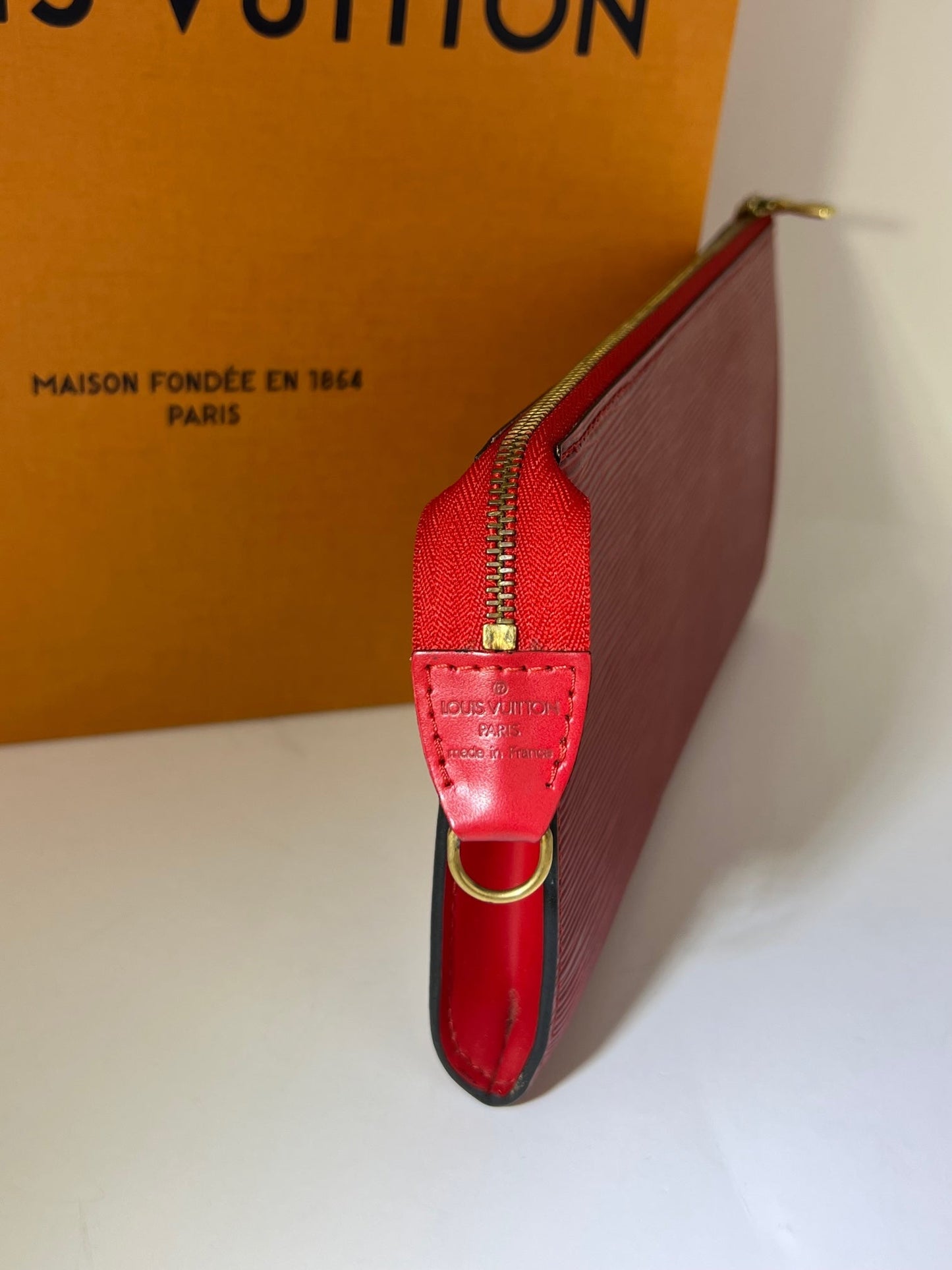 Sac à main Louis Vuitton Epi 24 Pochette Accessories Sac bandoulière en cuir rouge d'occasion