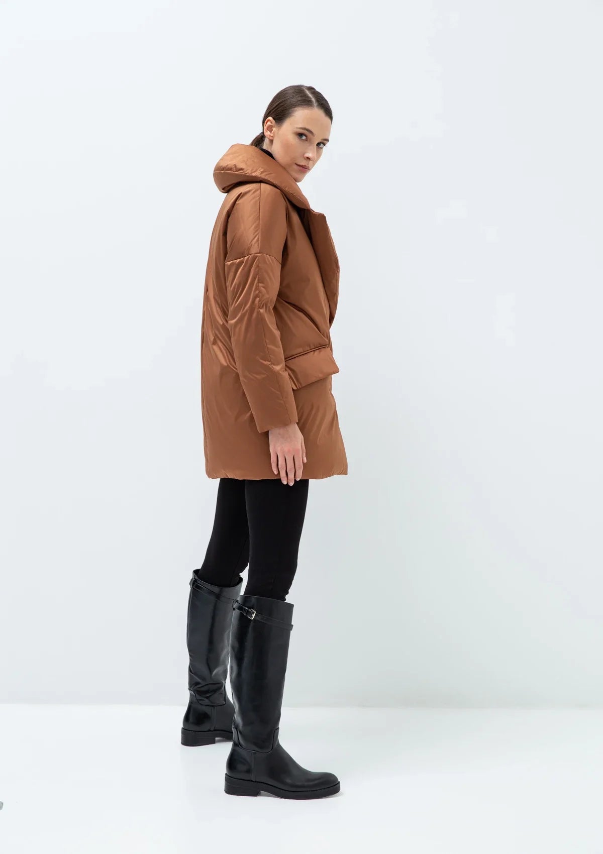 Veste ceinturée en duvet de qualité supérieure Aria, couleur cannelle 