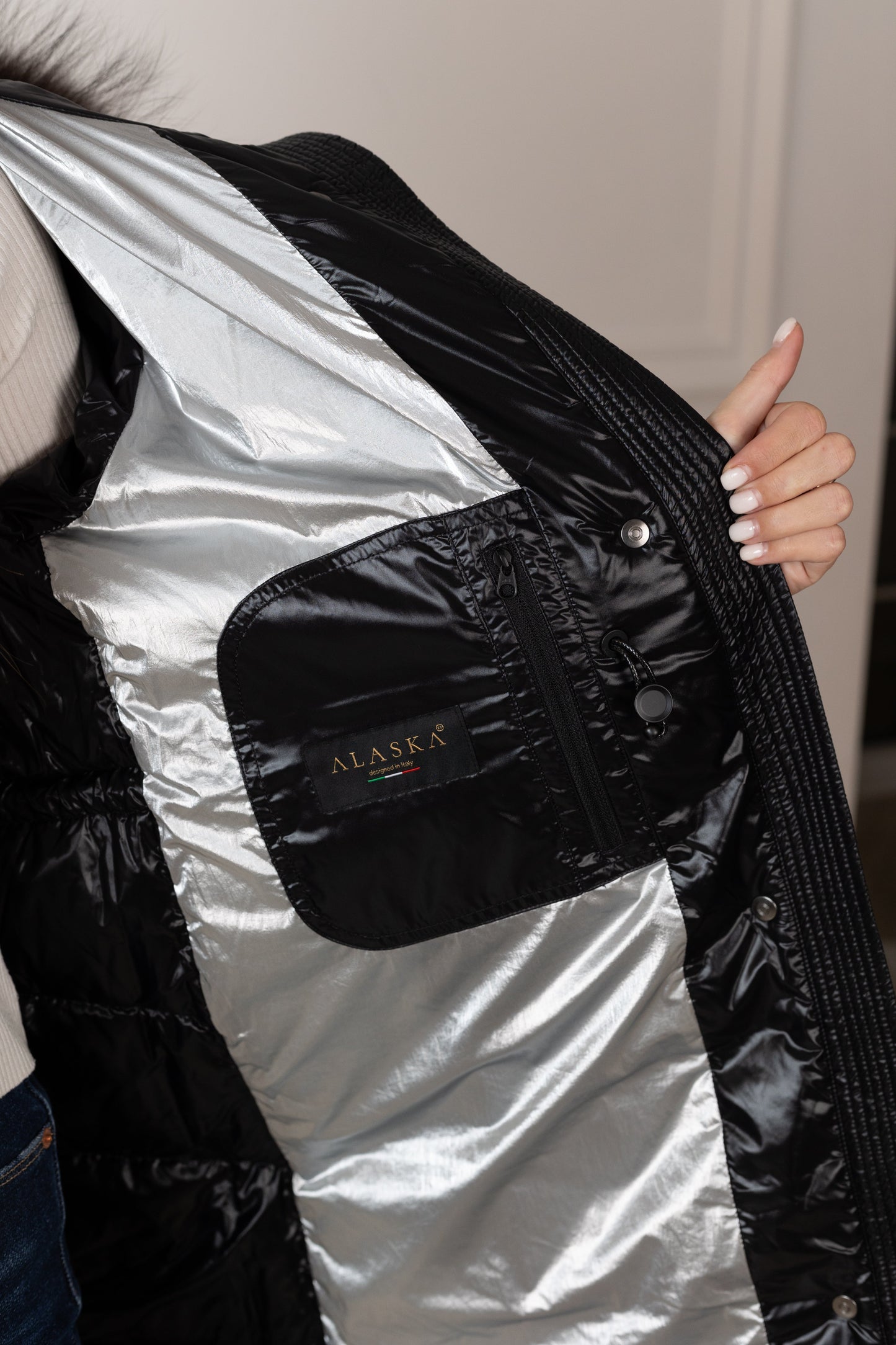 Manteau en duvet avec garniture en fourrure de renard argenté véritable 