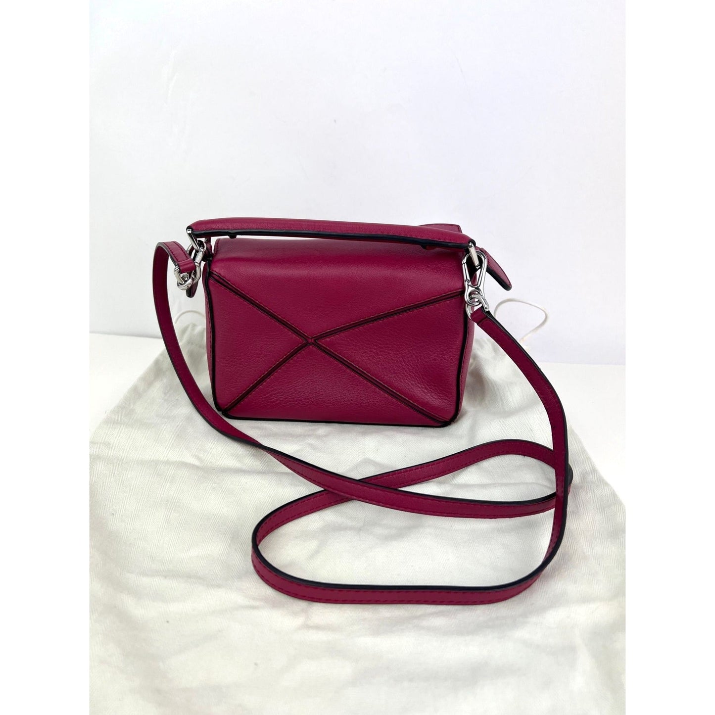 Sac à main à bandoulière Loewe Mini Puzzle en cuir de veau cramoisi