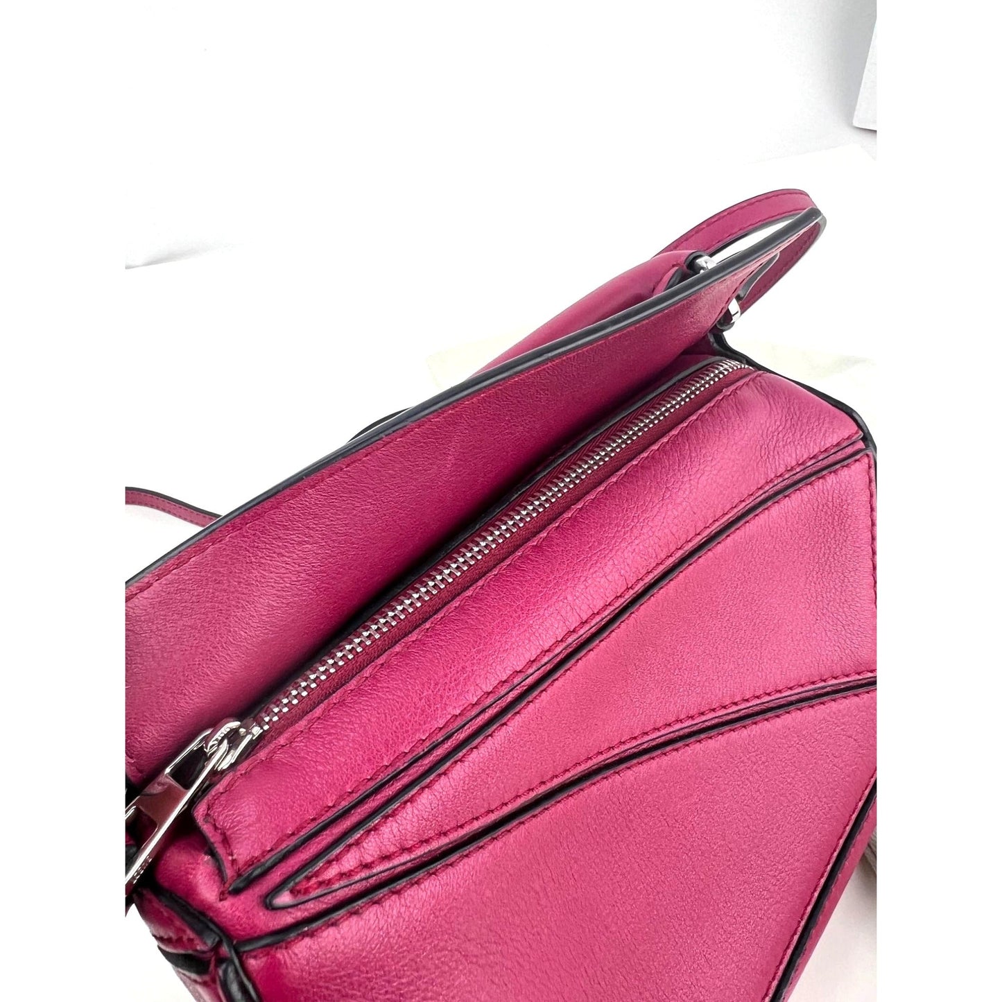 Sac à main à bandoulière Loewe Mini Puzzle en cuir de veau cramoisi
