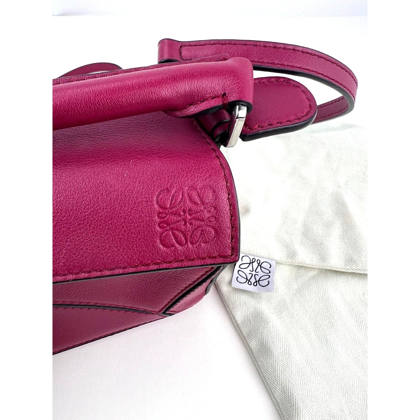 Sac à main à bandoulière Loewe Mini Puzzle en cuir de veau cramoisi