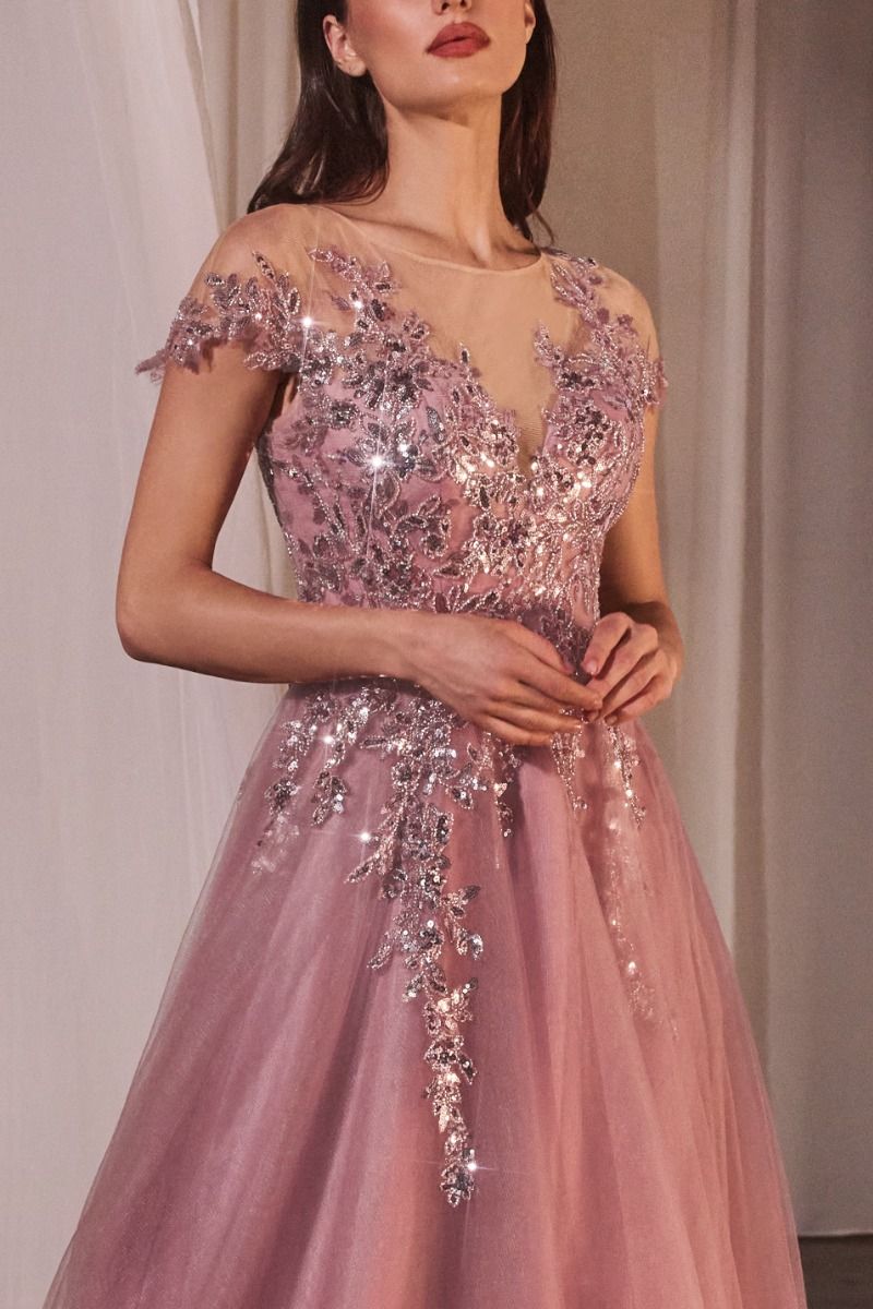 Robe de bal trapèze à manches courtes 