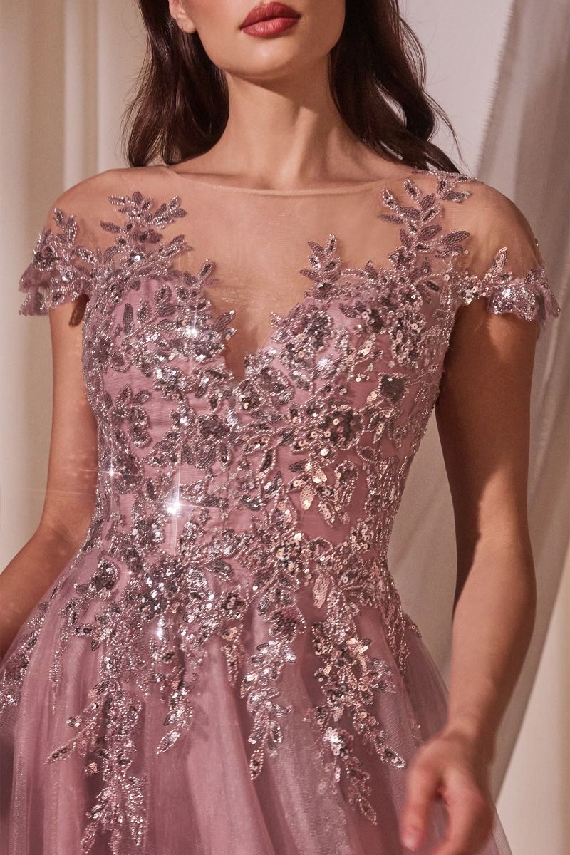 Robe de bal trapèze à manches courtes 