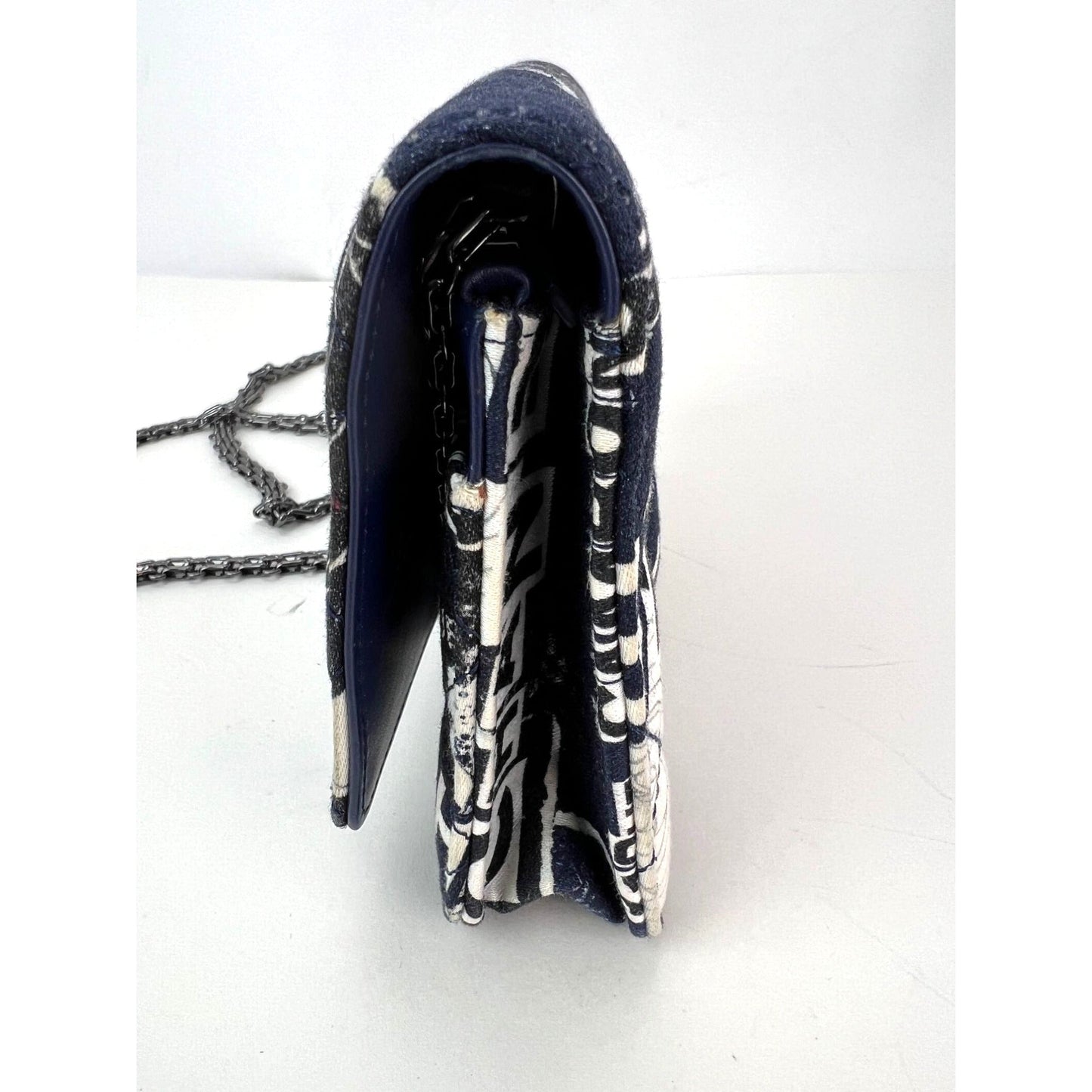 Portefeuille Chanel Reissue 2.55 en toile imprimée matelassée édition limitée sur une pochette à chaîne RARE